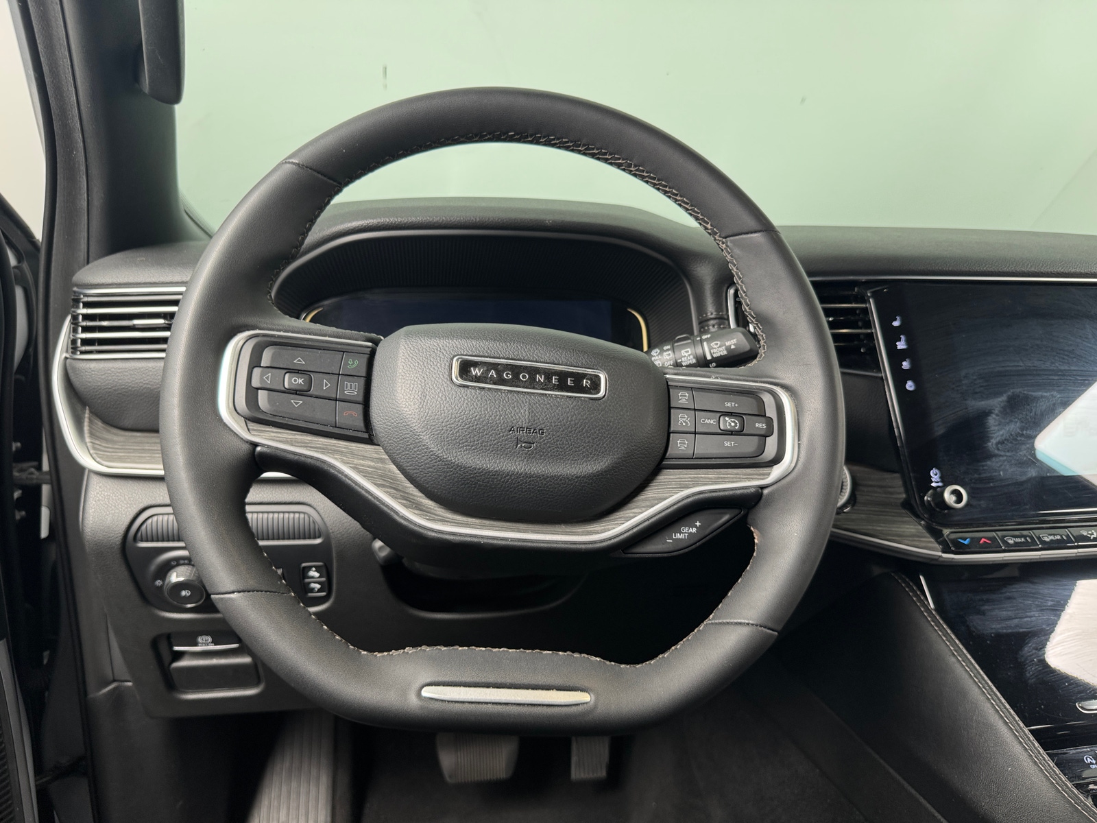 Thumbnail: 2024 Jeep Wagoneer - 4