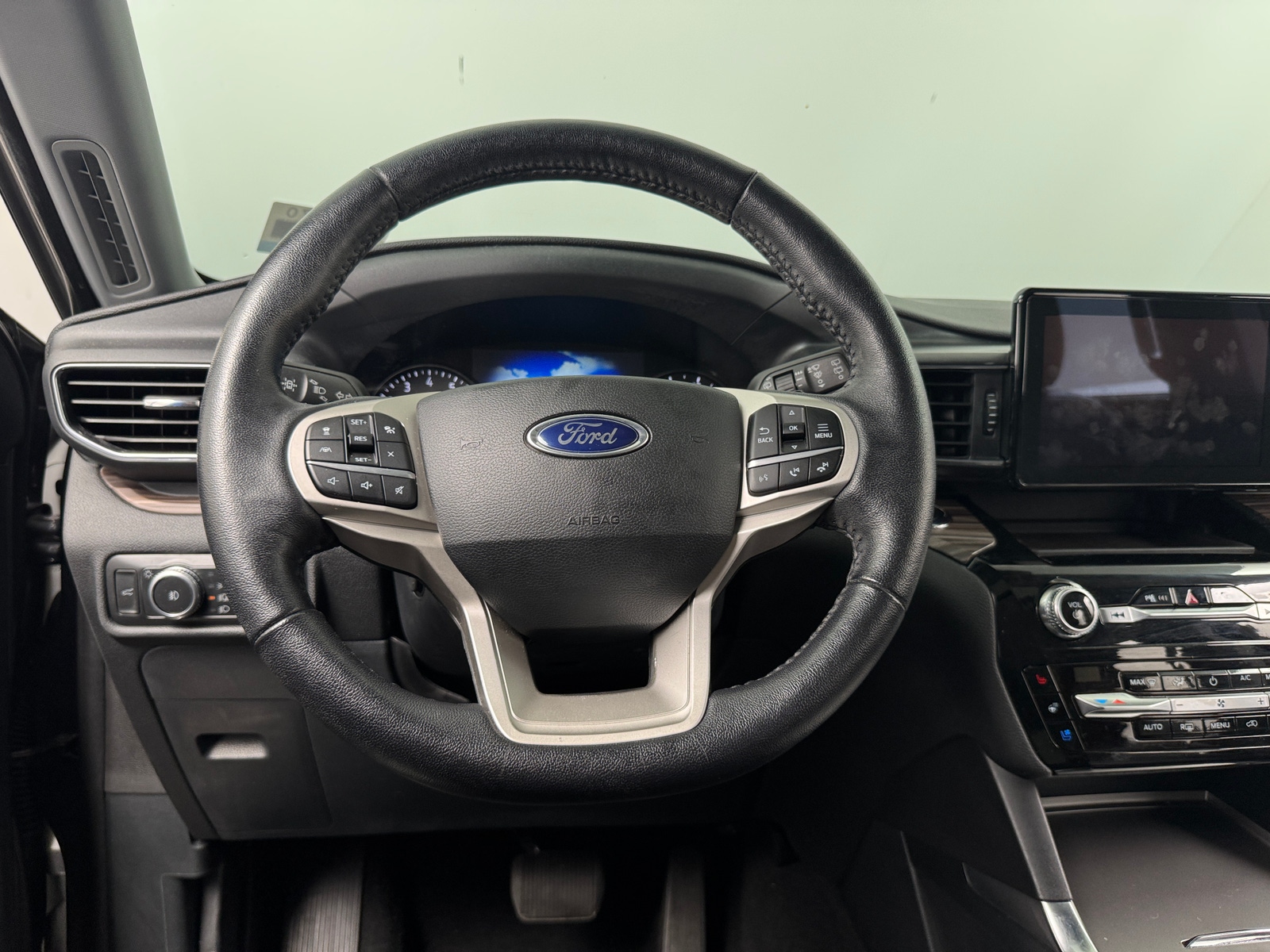 Thumbnail: 2021 Ford Explorer - 4