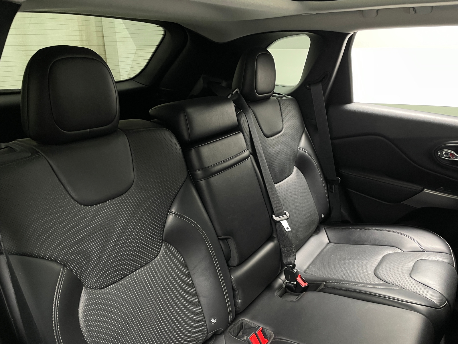 Thumbnail: 2019 Jeep Cherokee - 5