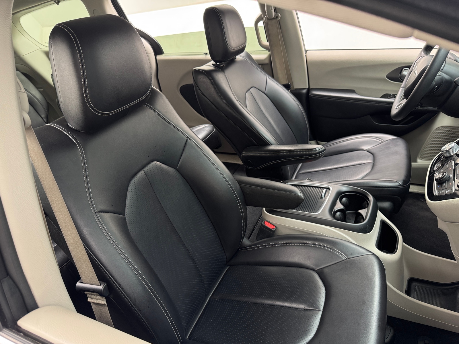 Thumbnail: 2023 Chrysler Pacifica - 2