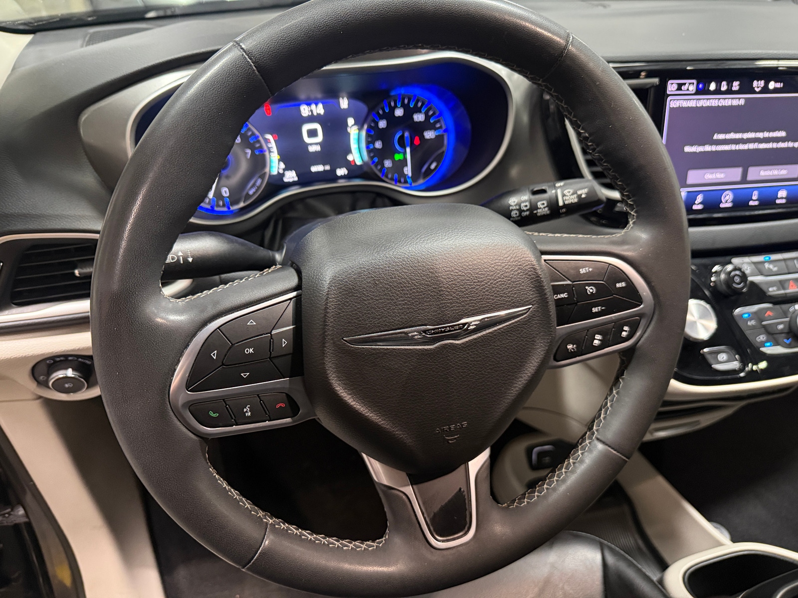 Thumbnail: 2023 Chrysler Pacifica - 5