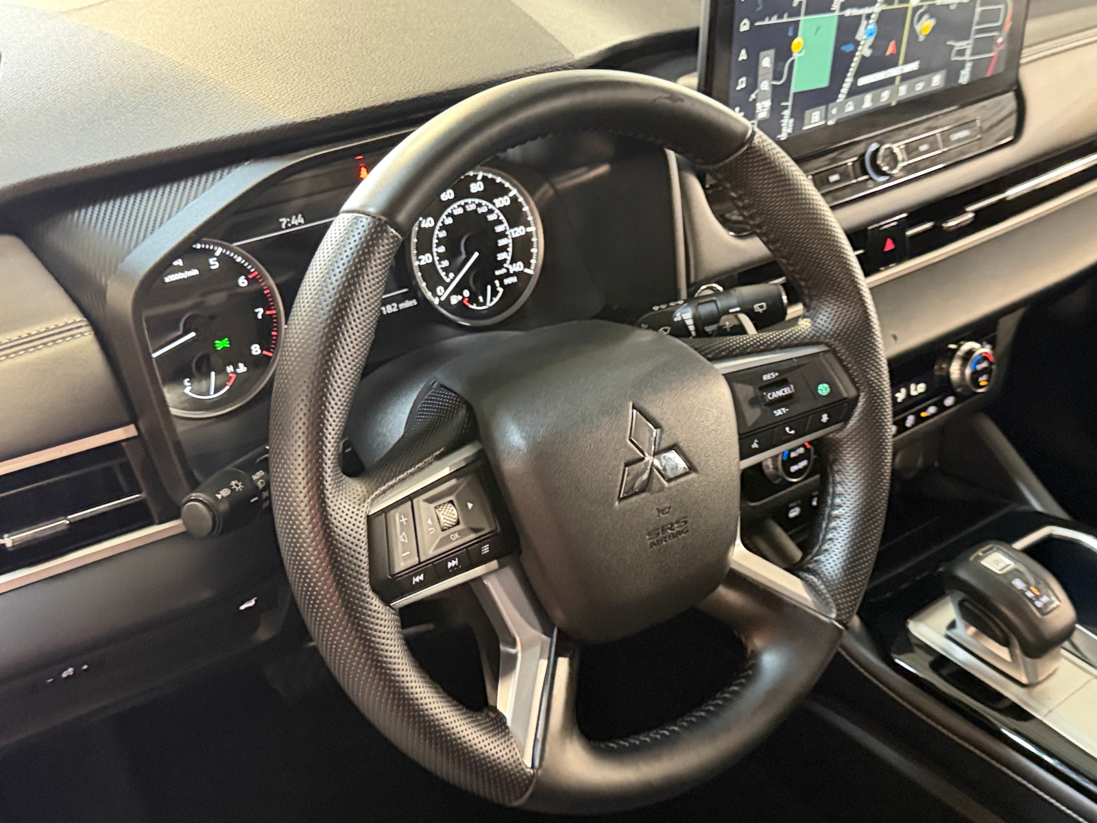Thumbnail: 2025 Mitsubishi Outlander - 4
