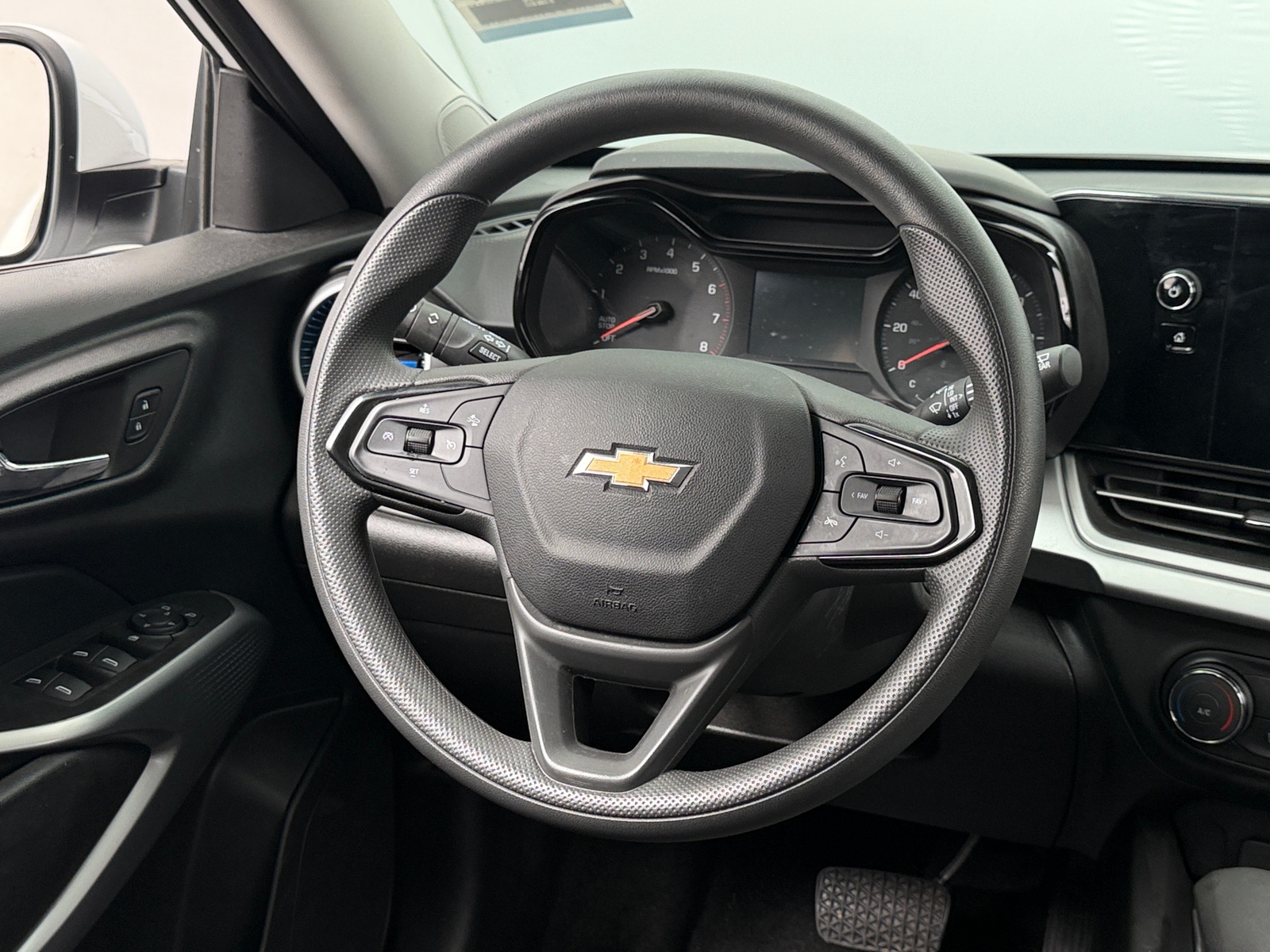 Thumbnail: 2025 Chevrolet Trax - 5