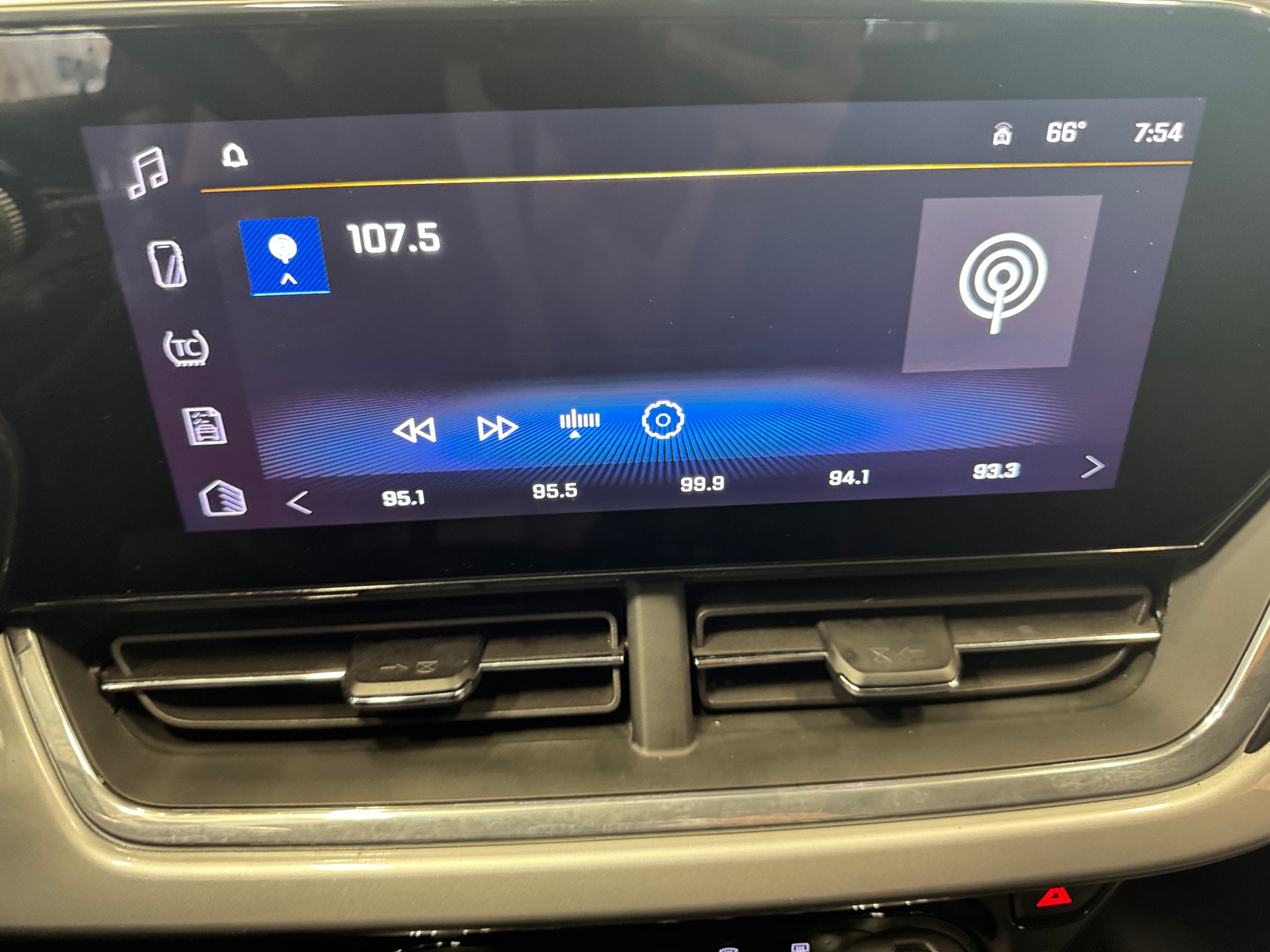 Thumbnail: 2025 Chevrolet Trax - 4