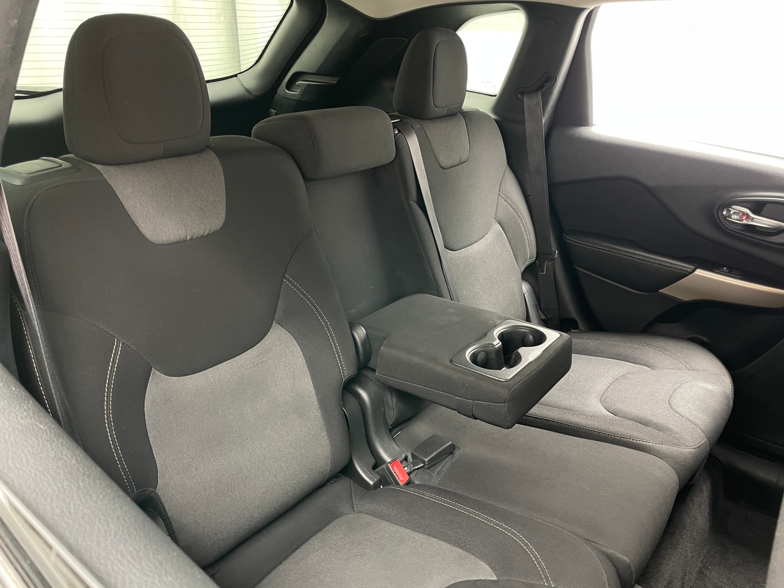 Thumbnail: 2018 Jeep Cherokee - 6