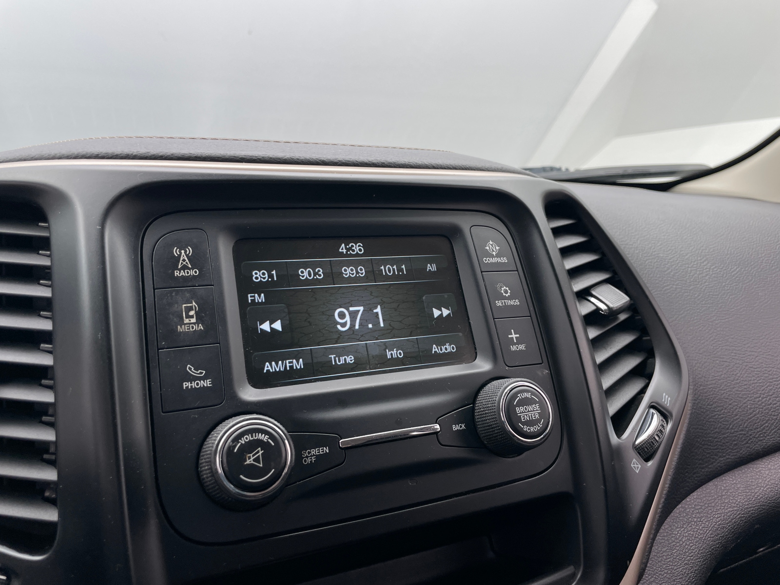 Thumbnail: 2018 Jeep Cherokee - 4
