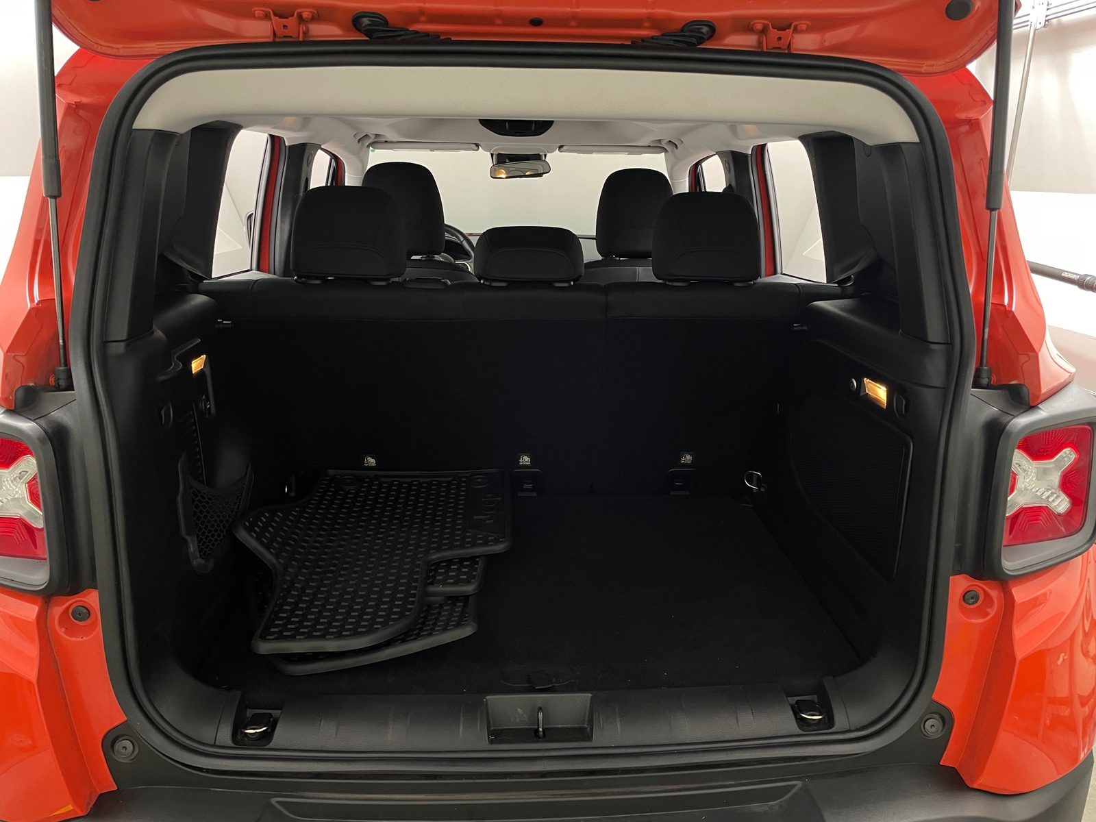 Thumbnail: 2016 Jeep Renegade - 7