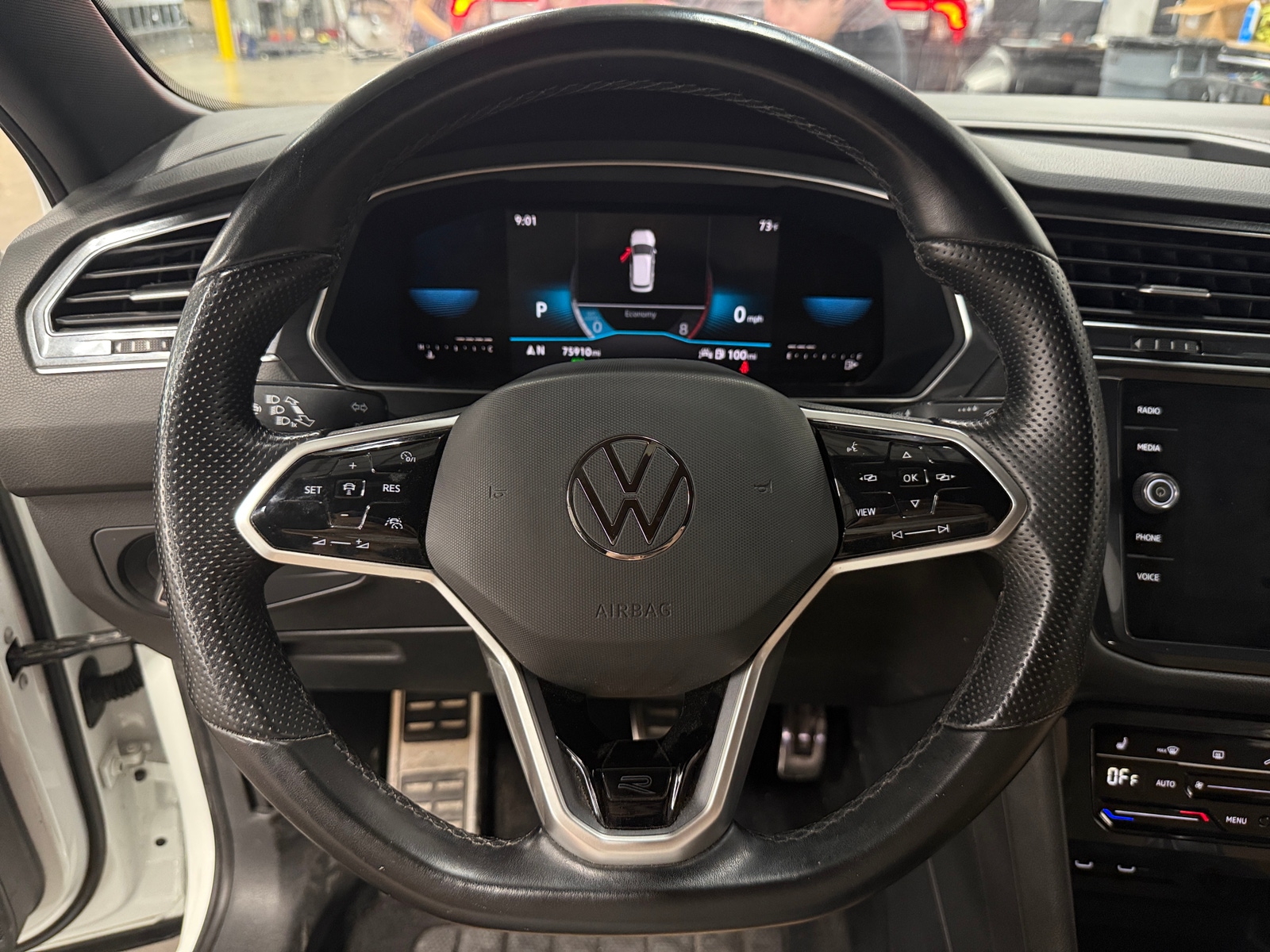 Thumbnail: 2022 Volkswagen Tiguan - 4