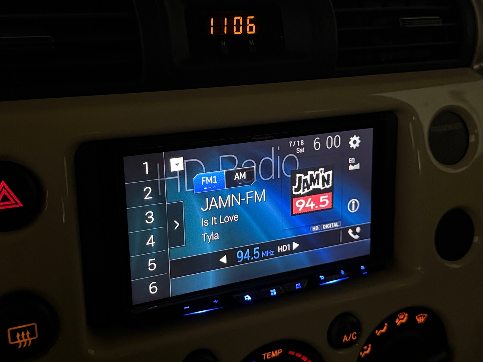 Thumbnail: 2010 Toyota FJ Cruiser - 4