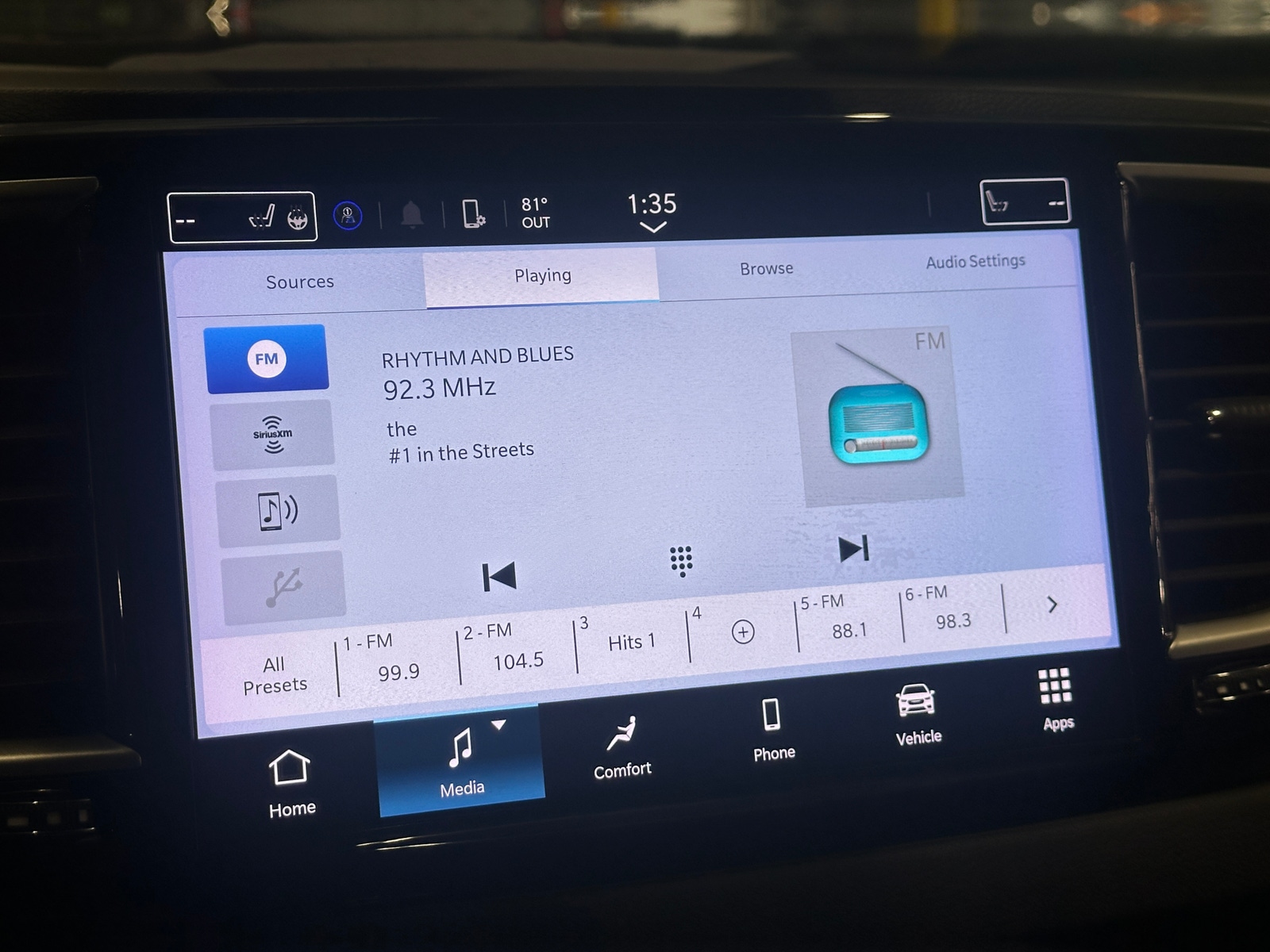 Thumbnail: 2023 Chrysler Pacifica - 3