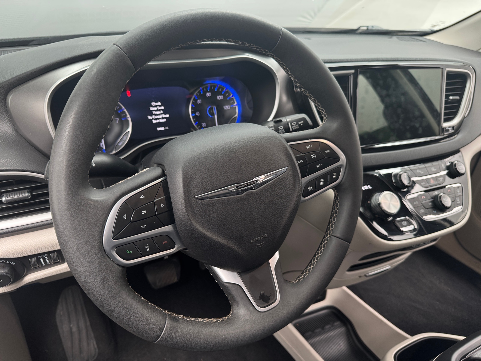 Thumbnail: 2024 Chrysler Pacifica - 4