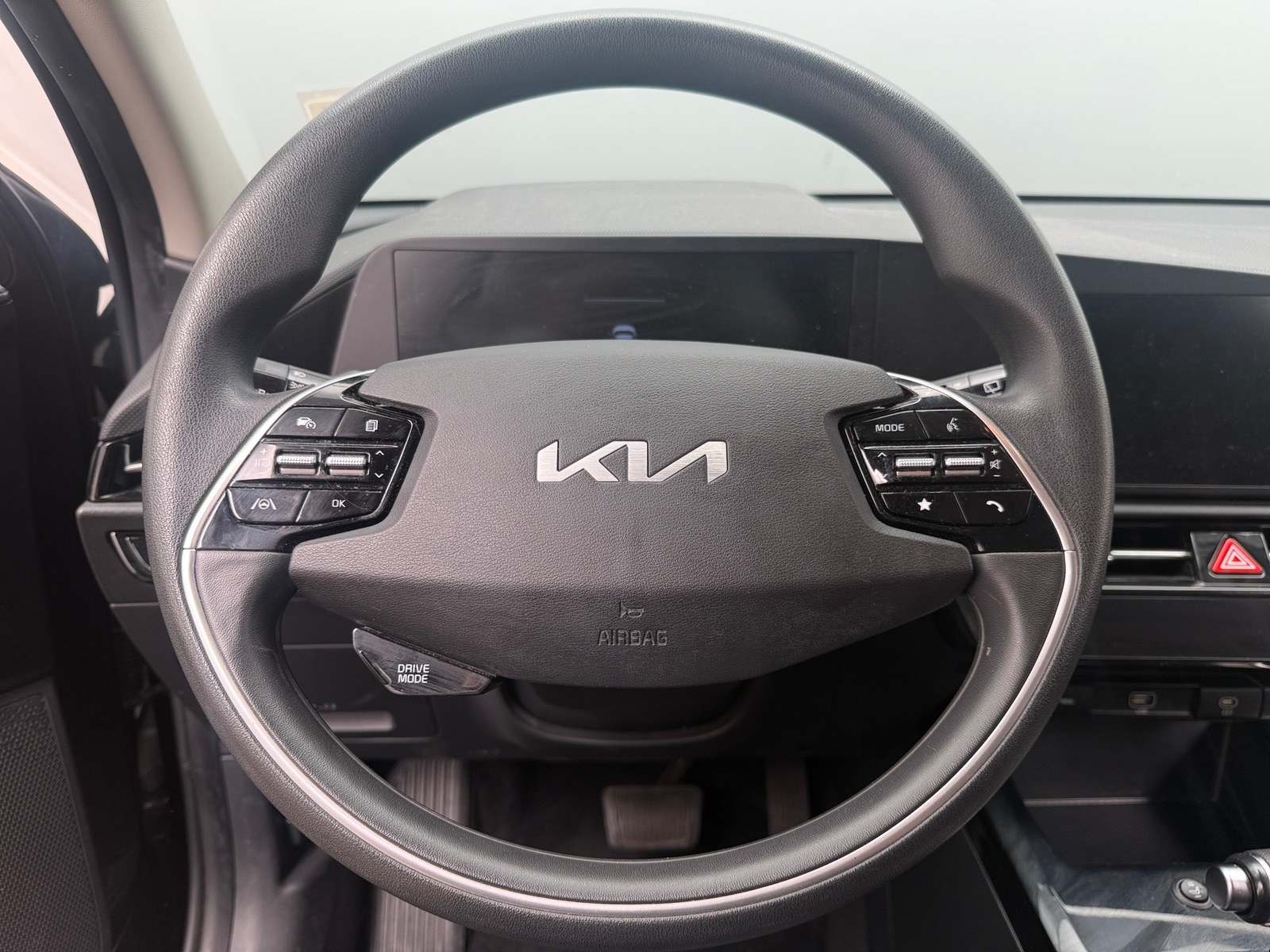 Thumbnail: 2023 Kia Niro - 5