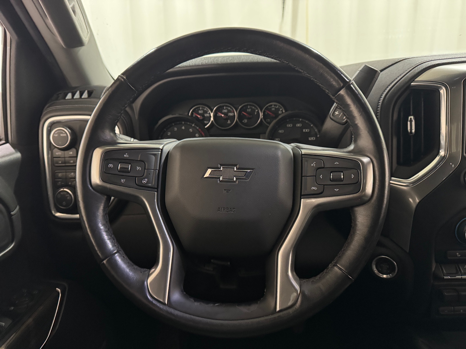 Thumbnail: 2020 Chevrolet Silverado 1500 - 5