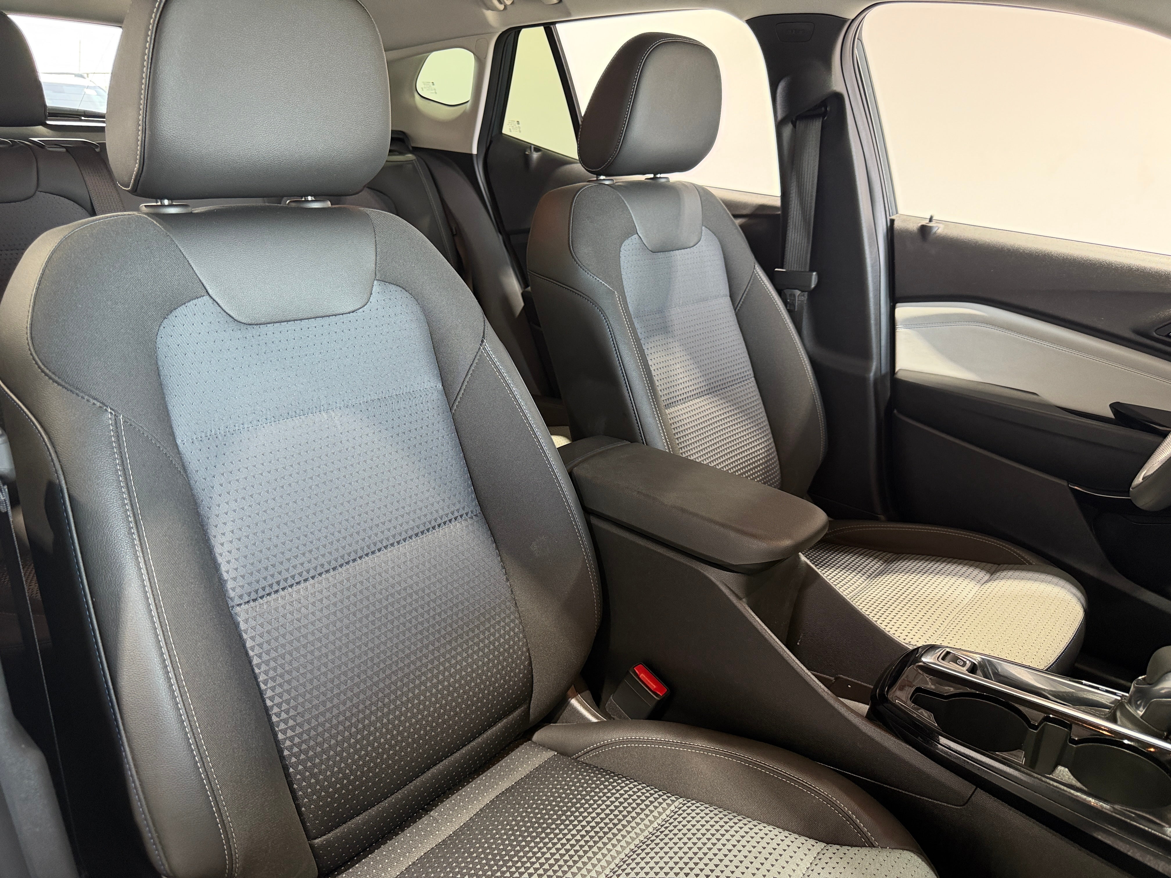 2025 Chevrolet Trax LT - Photo 2