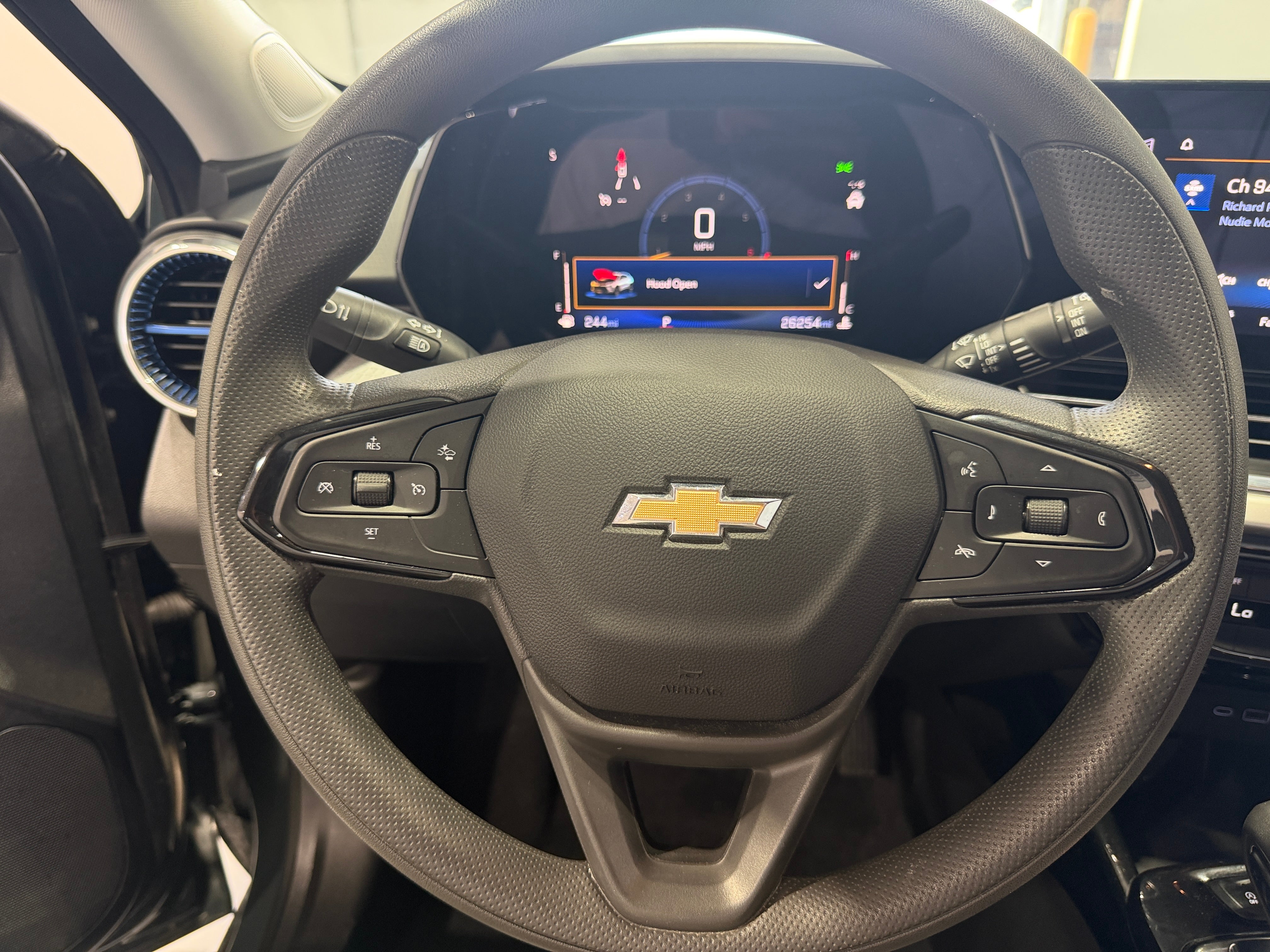 2025 Chevrolet Trax LT - Photo 12