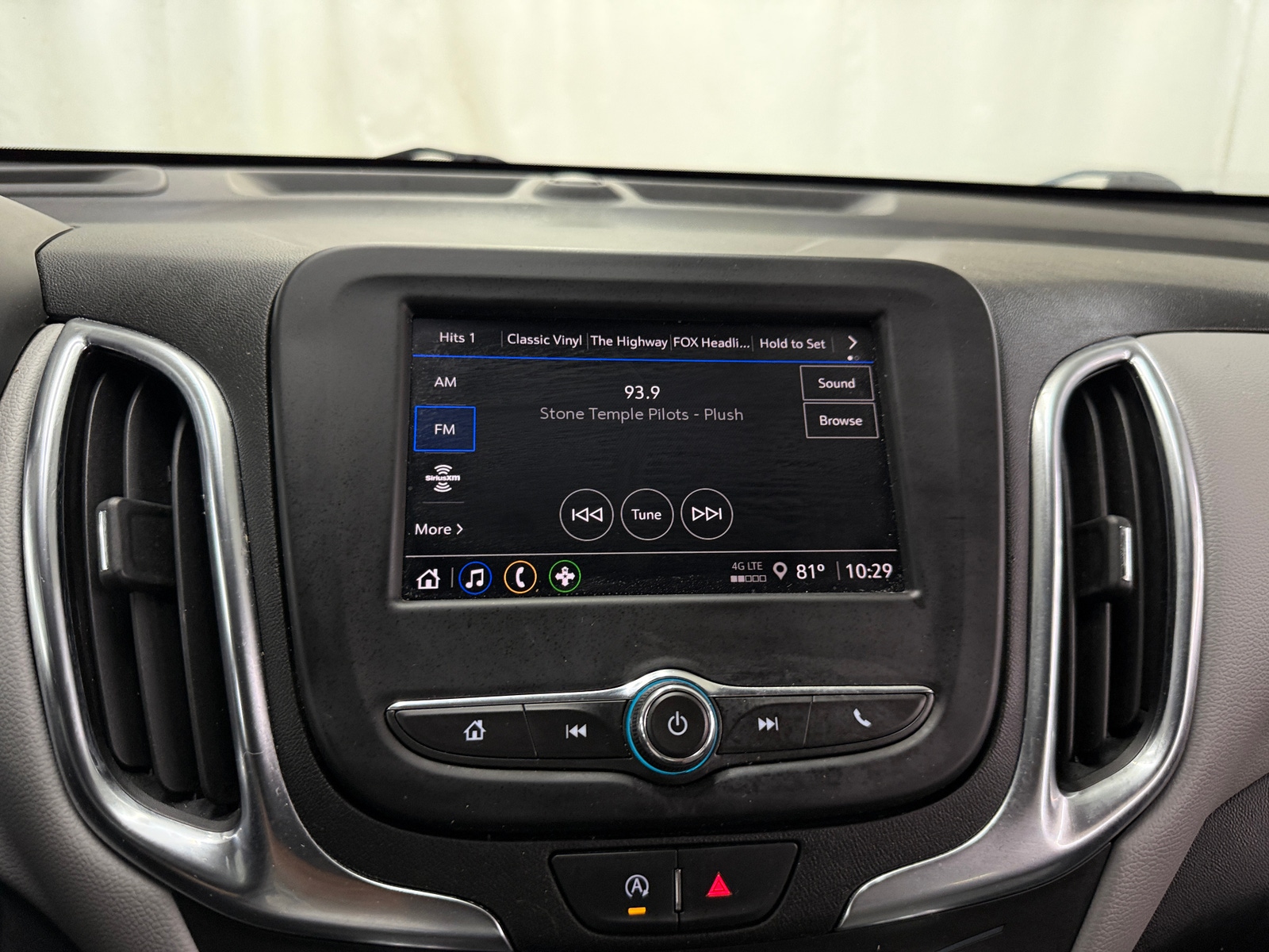 Thumbnail: 2022 Chevrolet Equinox - 4