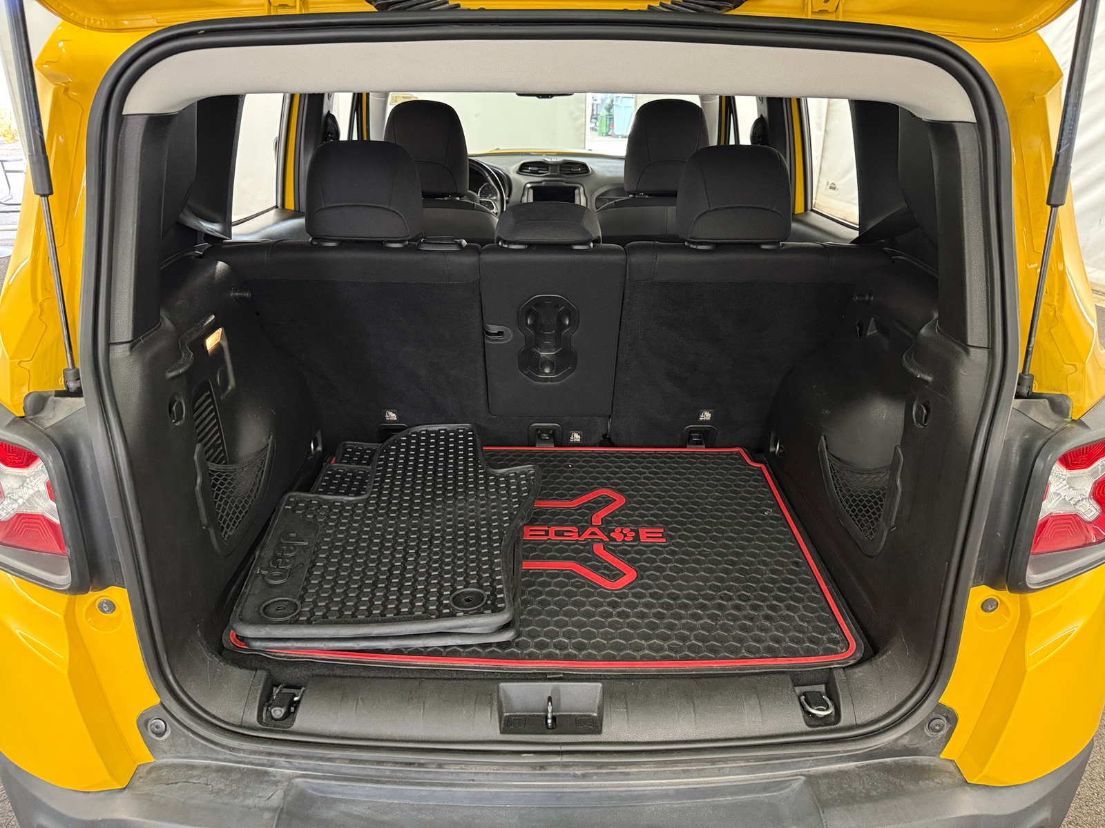 Thumbnail: 2018 Jeep Renegade - 7