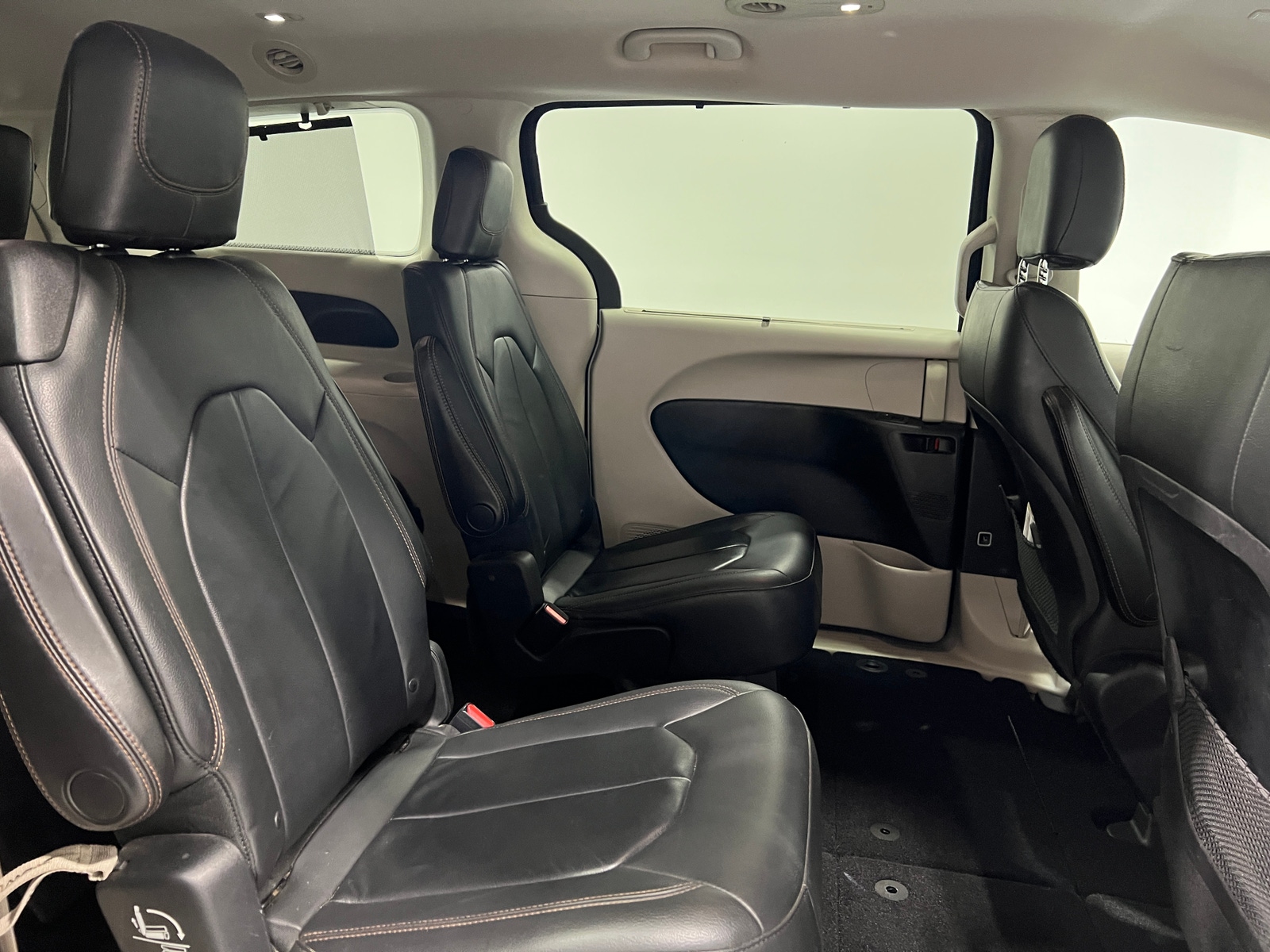 Thumbnail: 2017 Chrysler Pacifica - 5