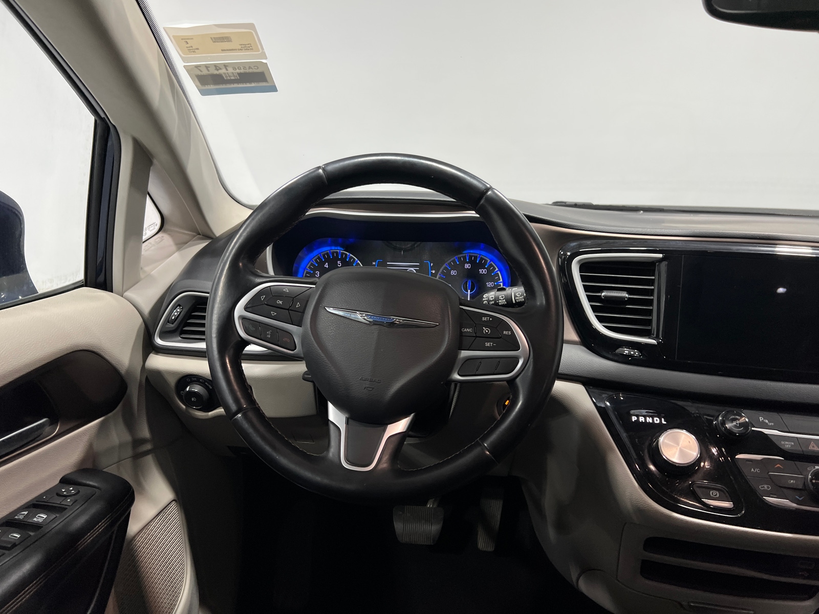 Thumbnail: 2017 Chrysler Pacifica - 4