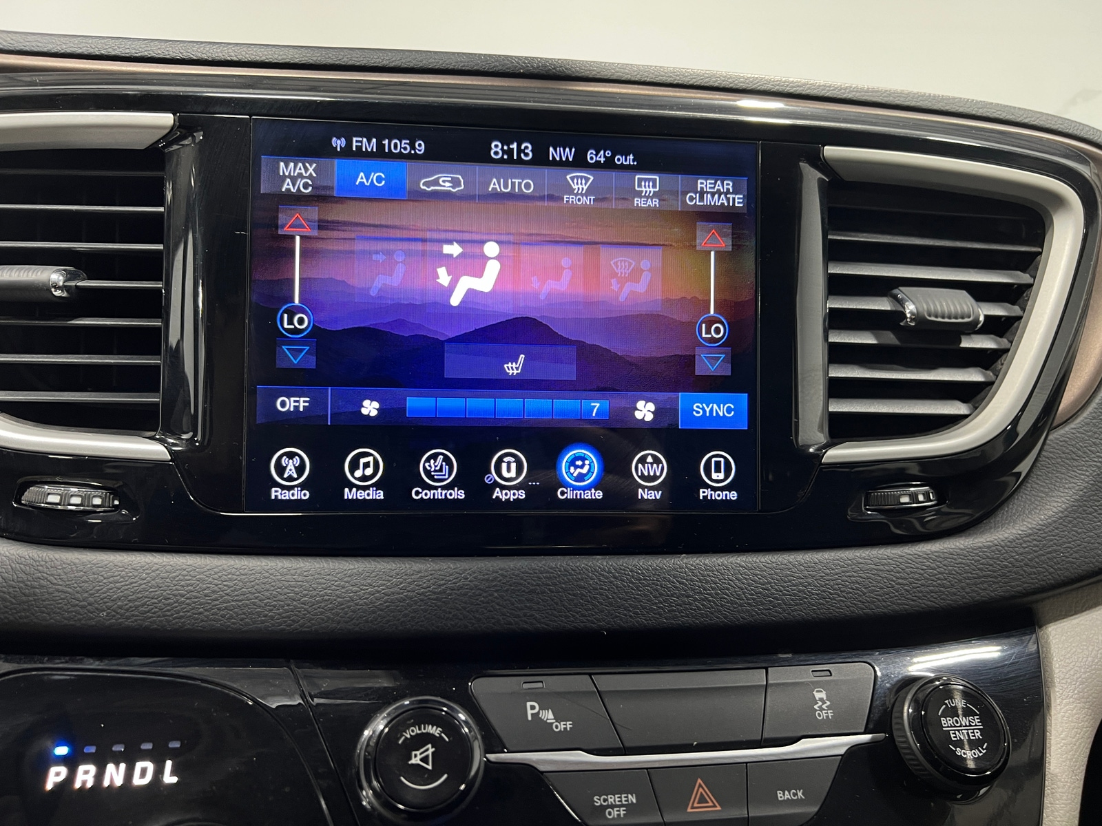 Thumbnail: 2017 Chrysler Pacifica - 3