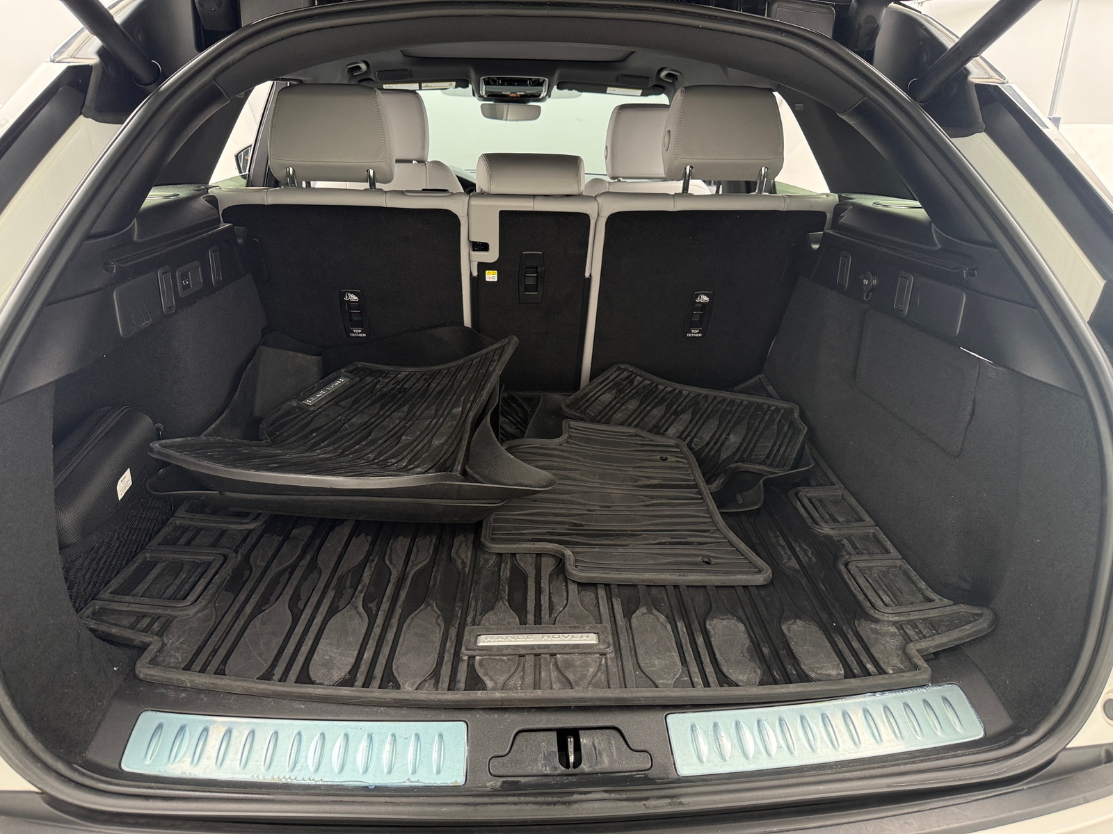 Thumbnail: 2024 Land Rover Range Rover Velar - 6