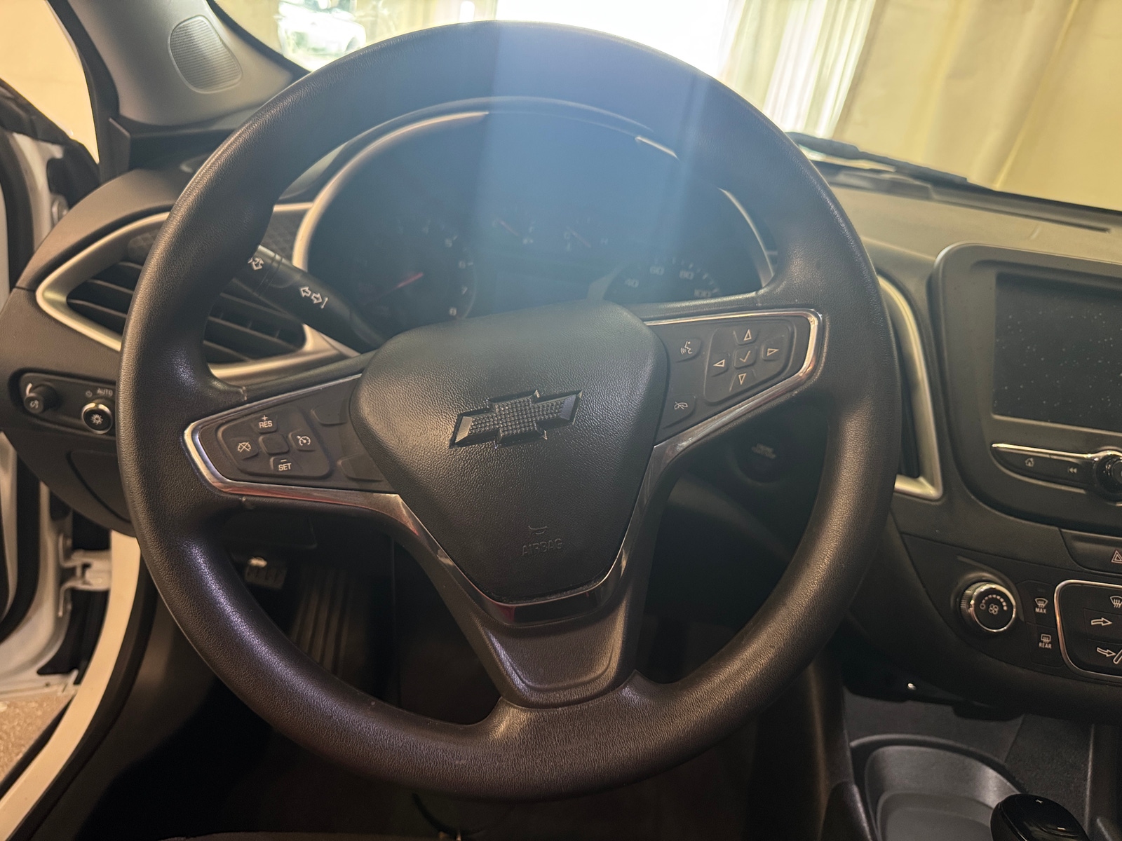 Thumbnail: 2018 Chevrolet Malibu - 5