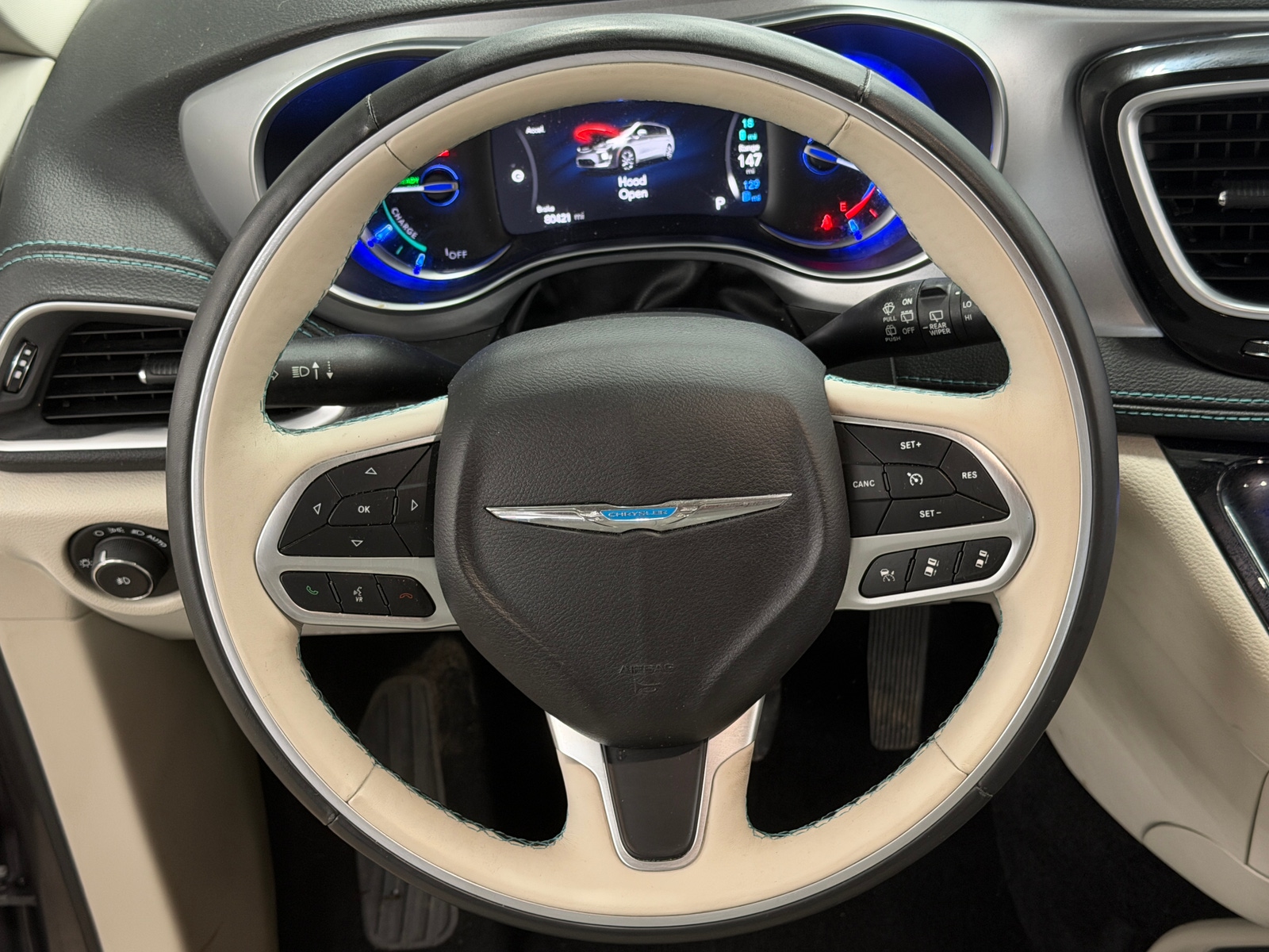 Thumbnail: 2018 Chrysler Pacifica - 4