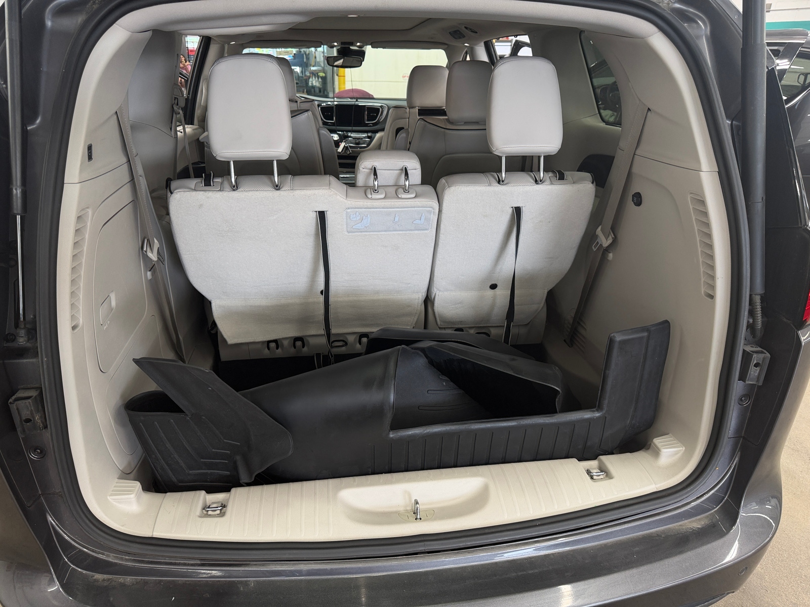 Thumbnail: 2018 Chrysler Pacifica - 6