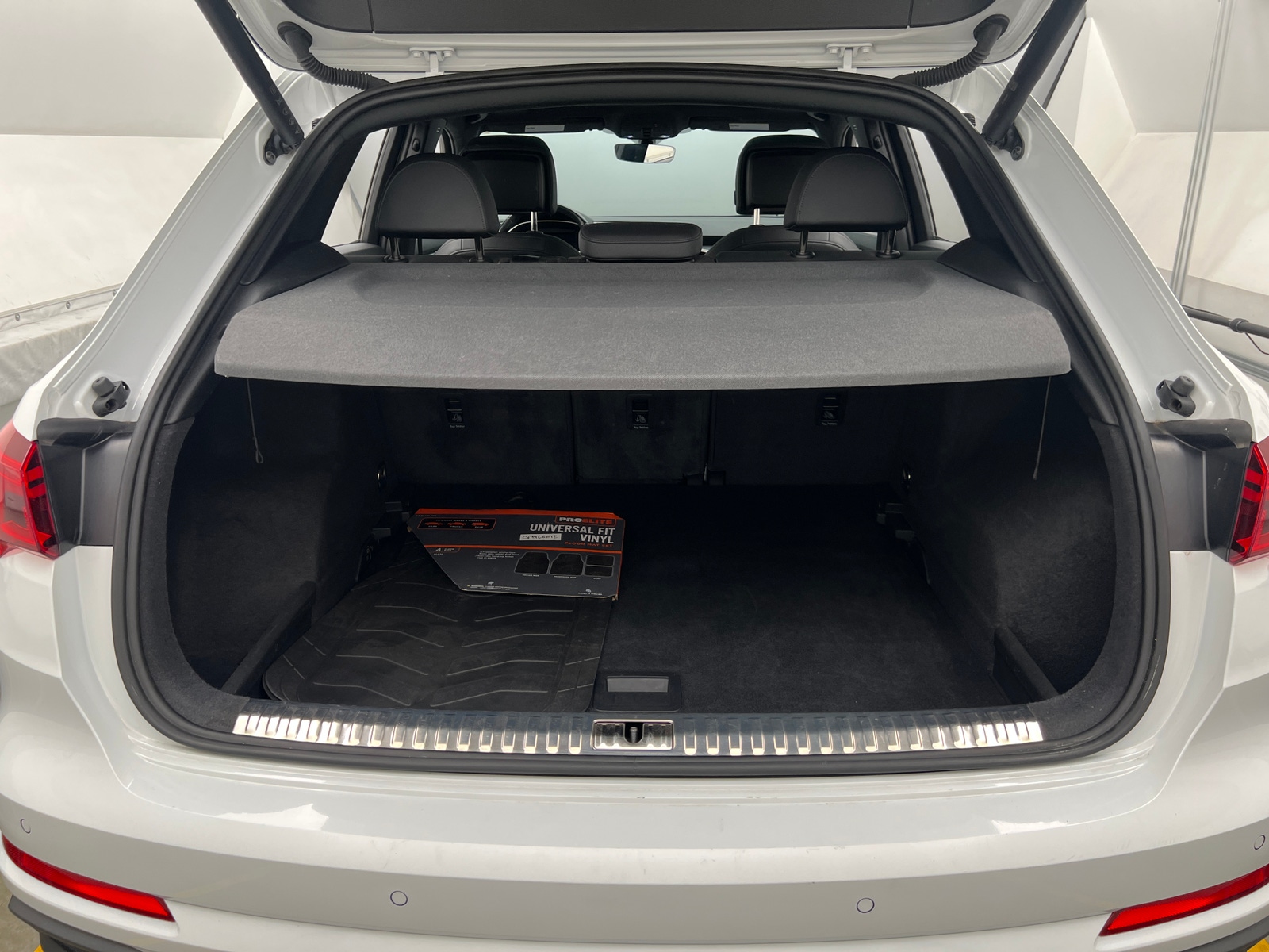 Thumbnail: 2023 Audi Q3 - 6