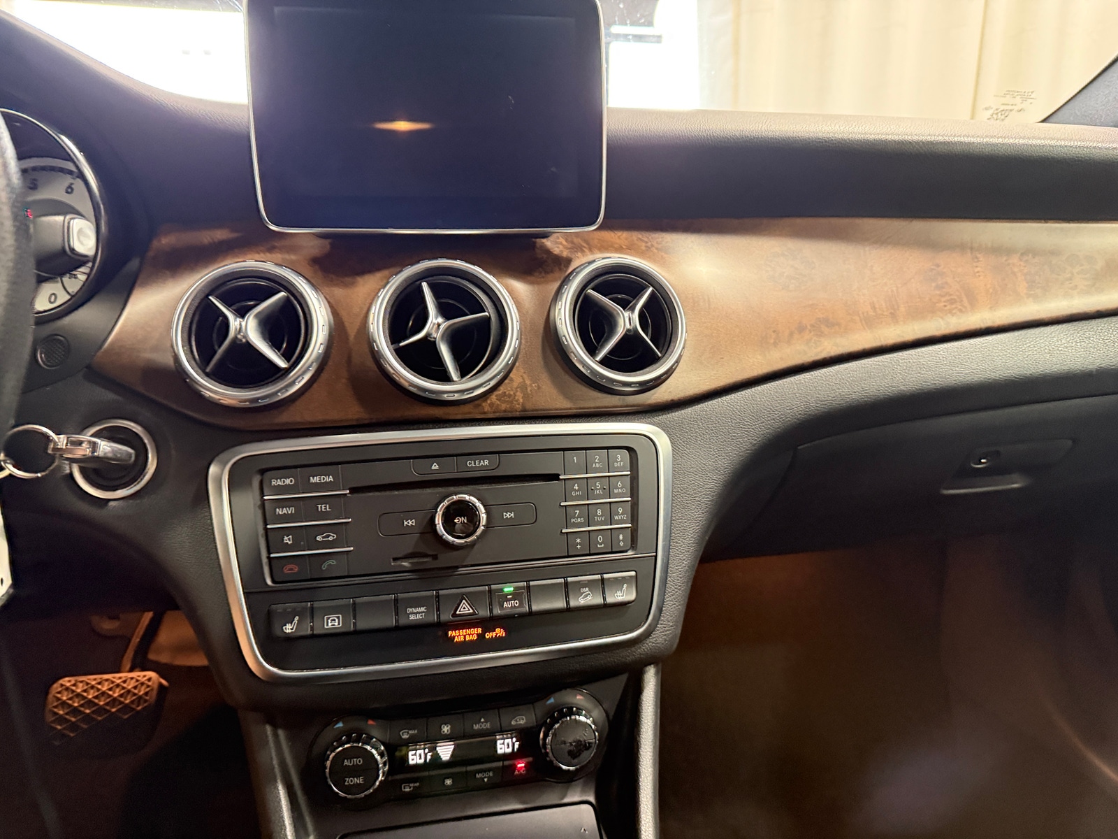 Thumbnail: 2016 Mercedes-Benz GLA - 3