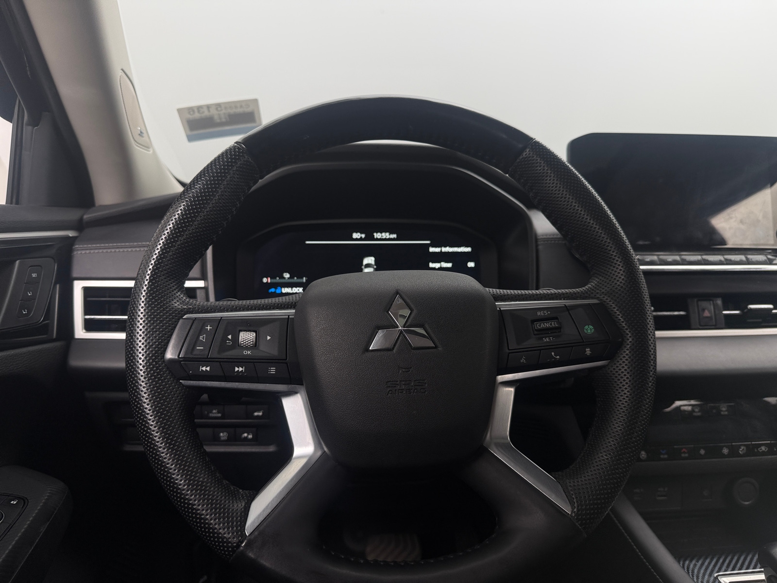 Thumbnail: 2023 Mitsubishi Outlander - 4