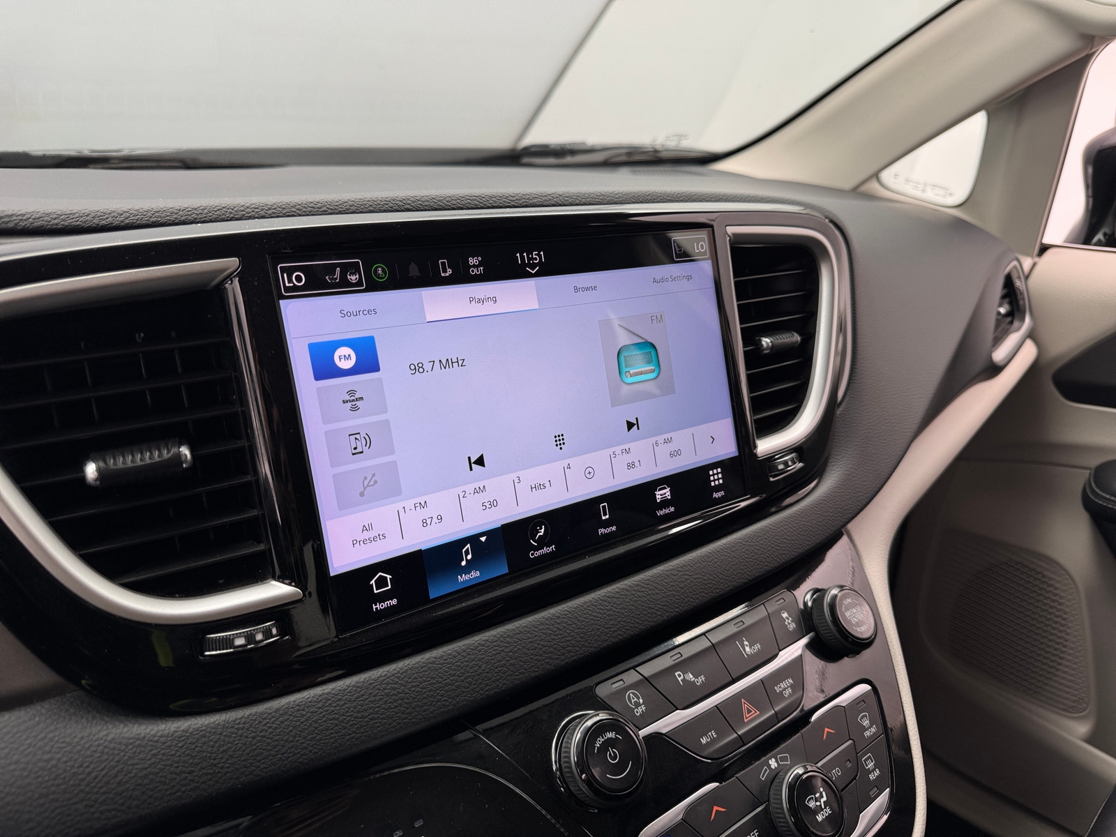 Thumbnail: 2024 Chrysler Pacifica - 3