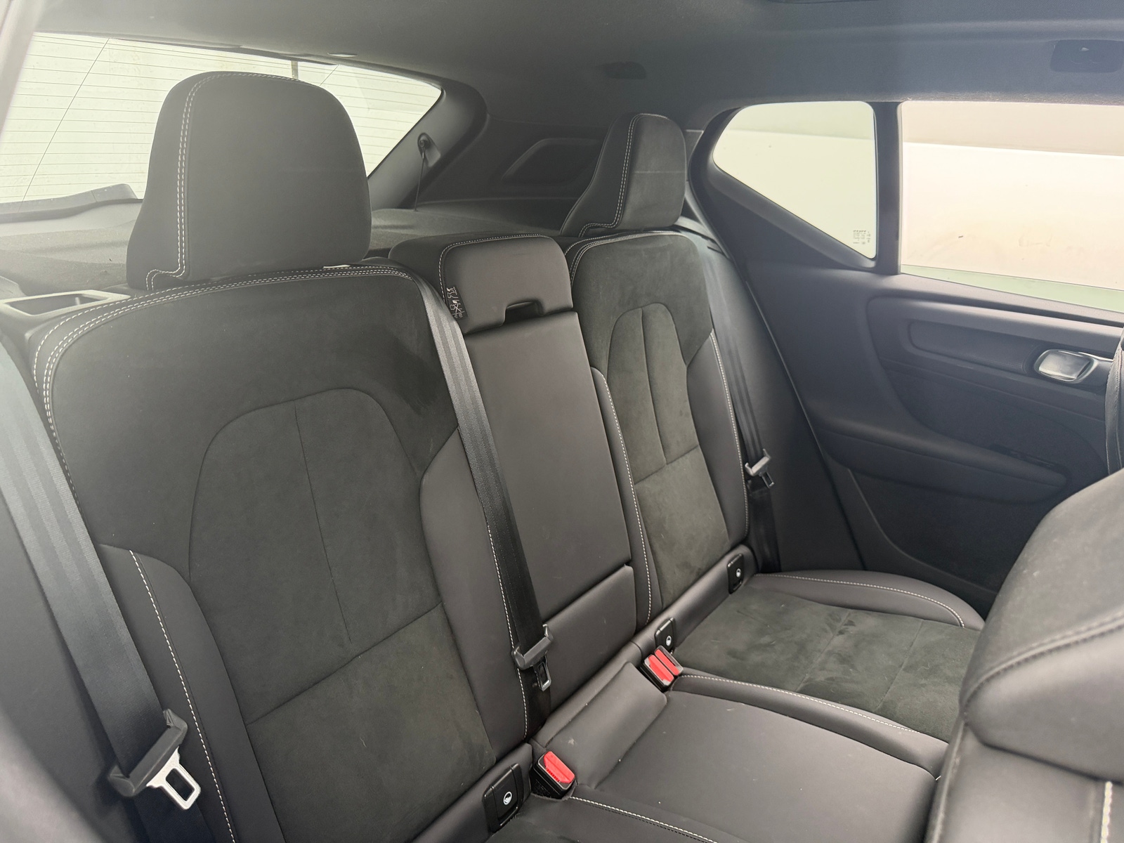 Thumbnail: 2022 Volvo XC40 - 5