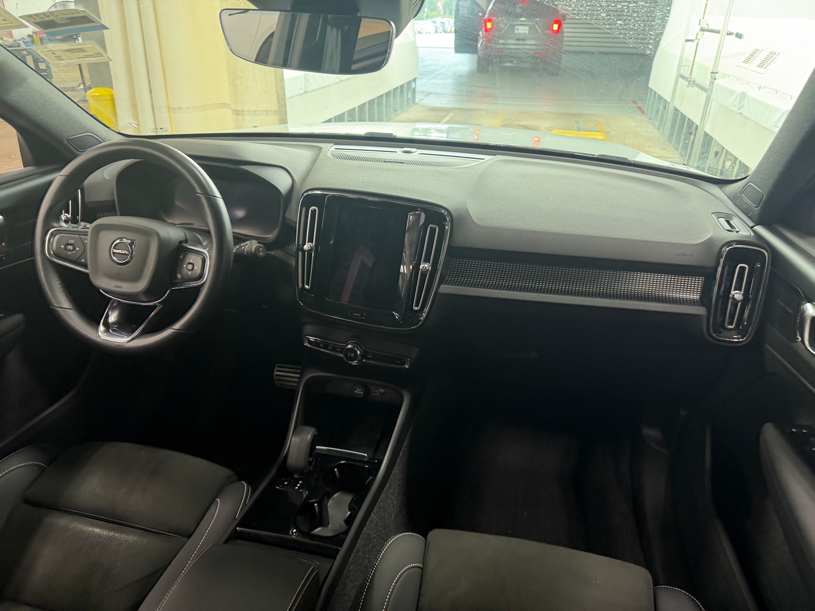 Thumbnail: 2022 Volvo XC40 - 2