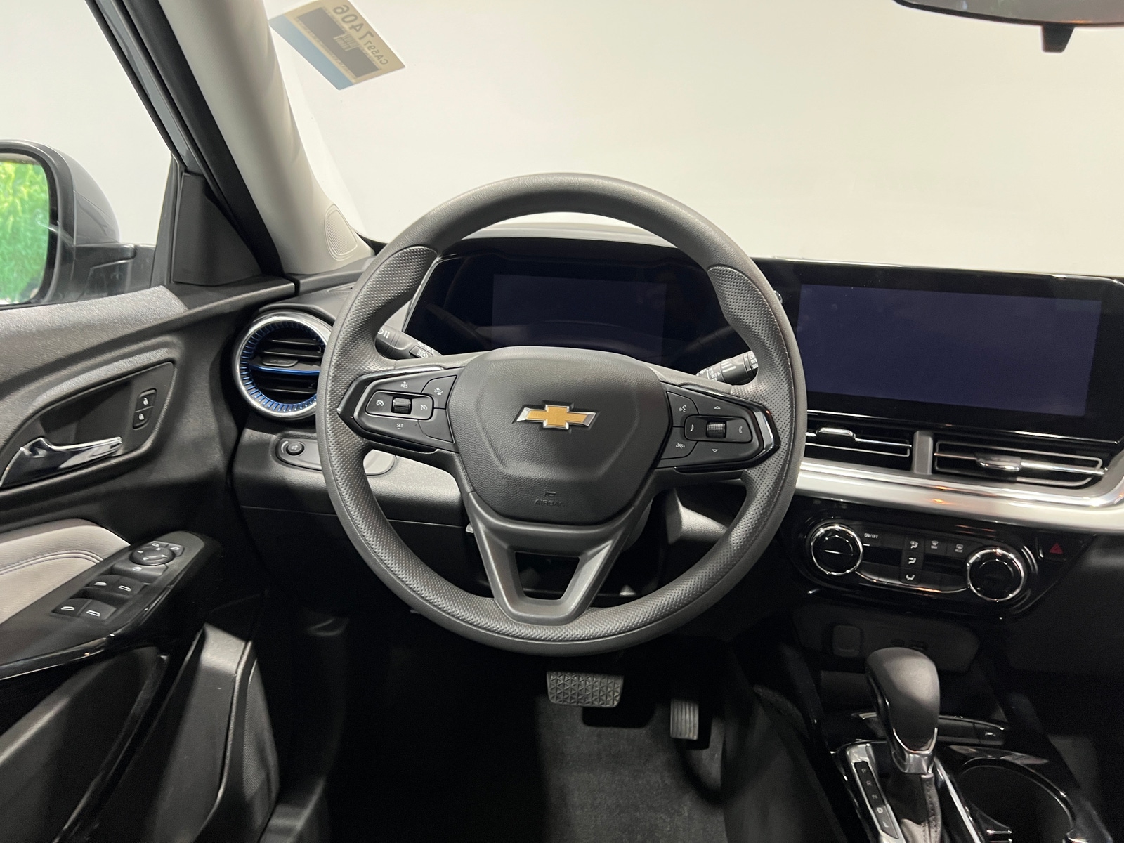 Thumbnail: 2025 Chevrolet Trax - 5