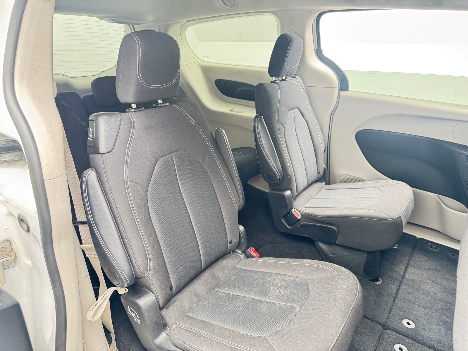 Thumbnail: 2024 Chrysler Voyager - 6