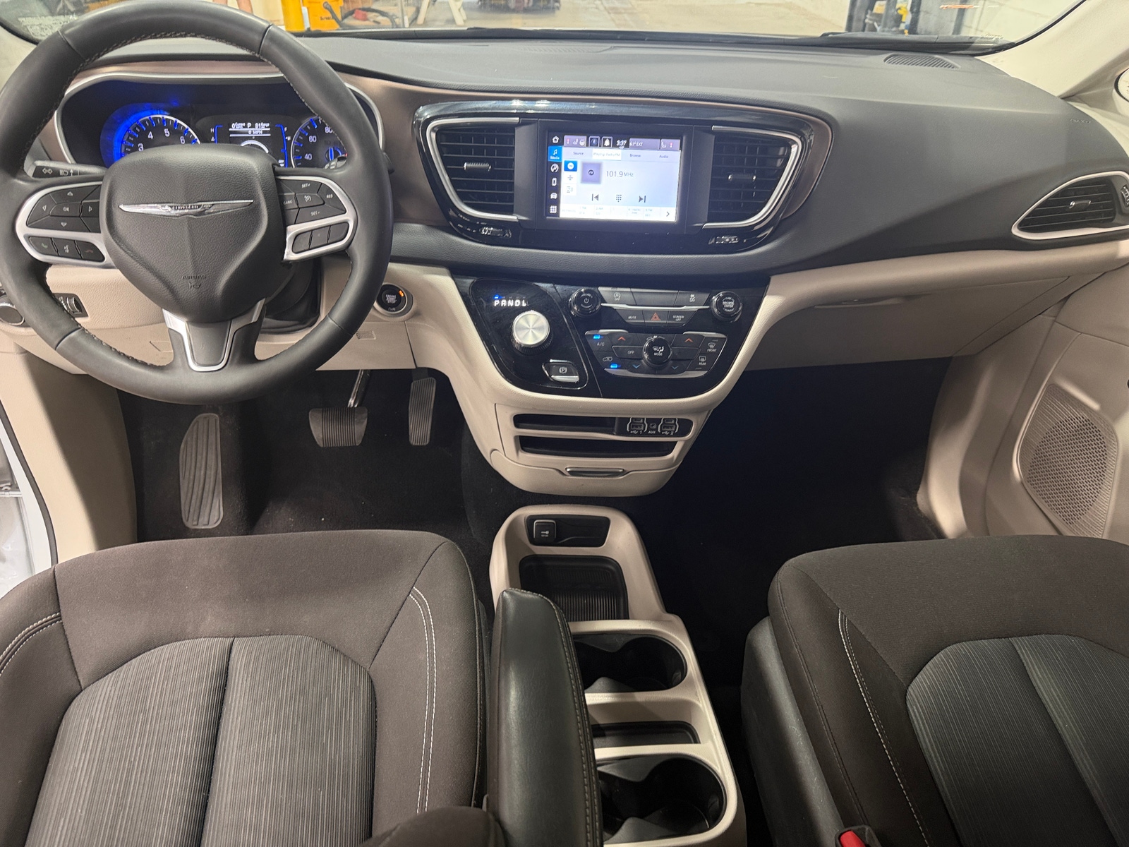 Thumbnail: 2024 Chrysler Voyager - 3