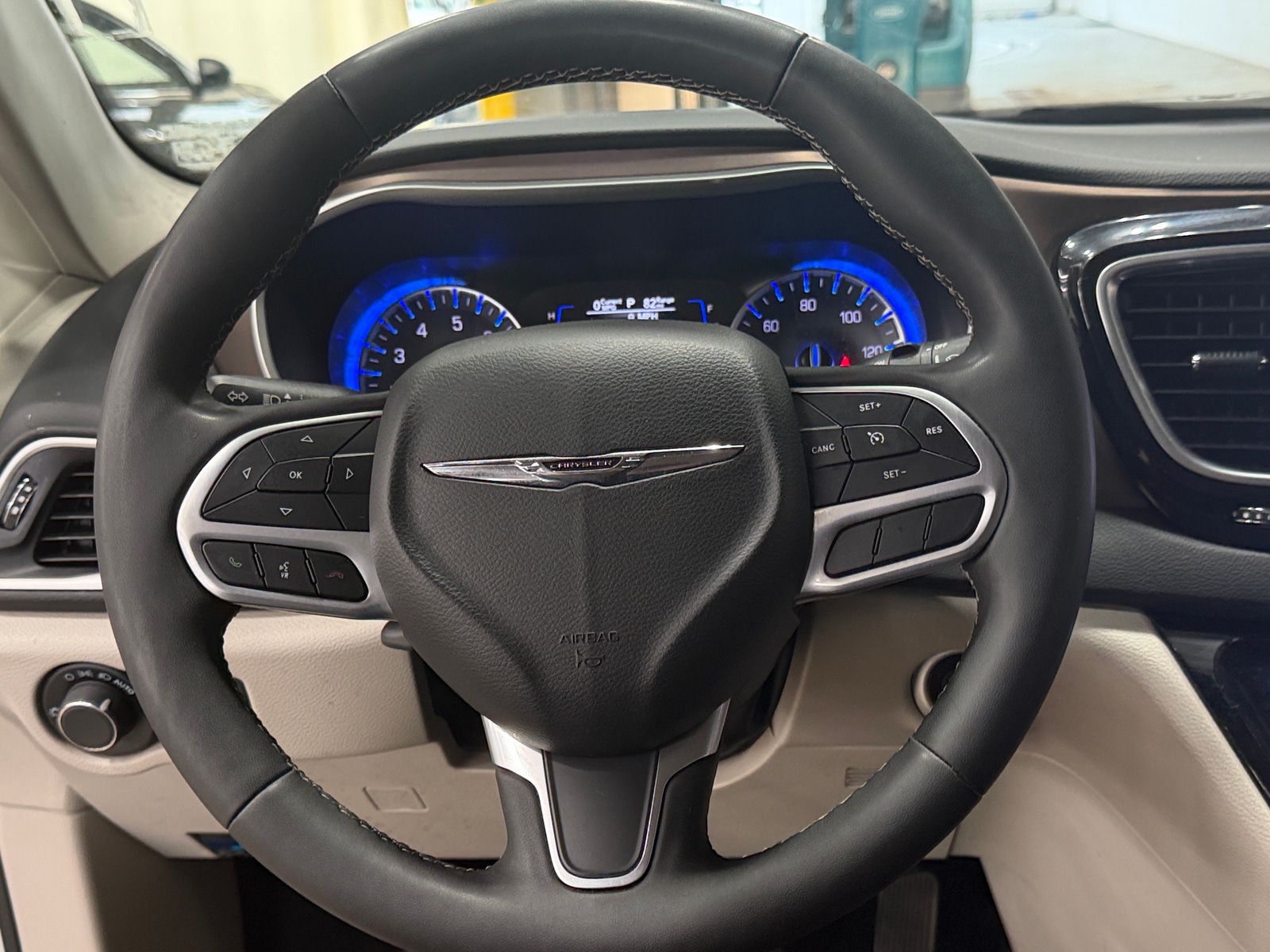 Thumbnail: 2024 Chrysler Voyager - 5