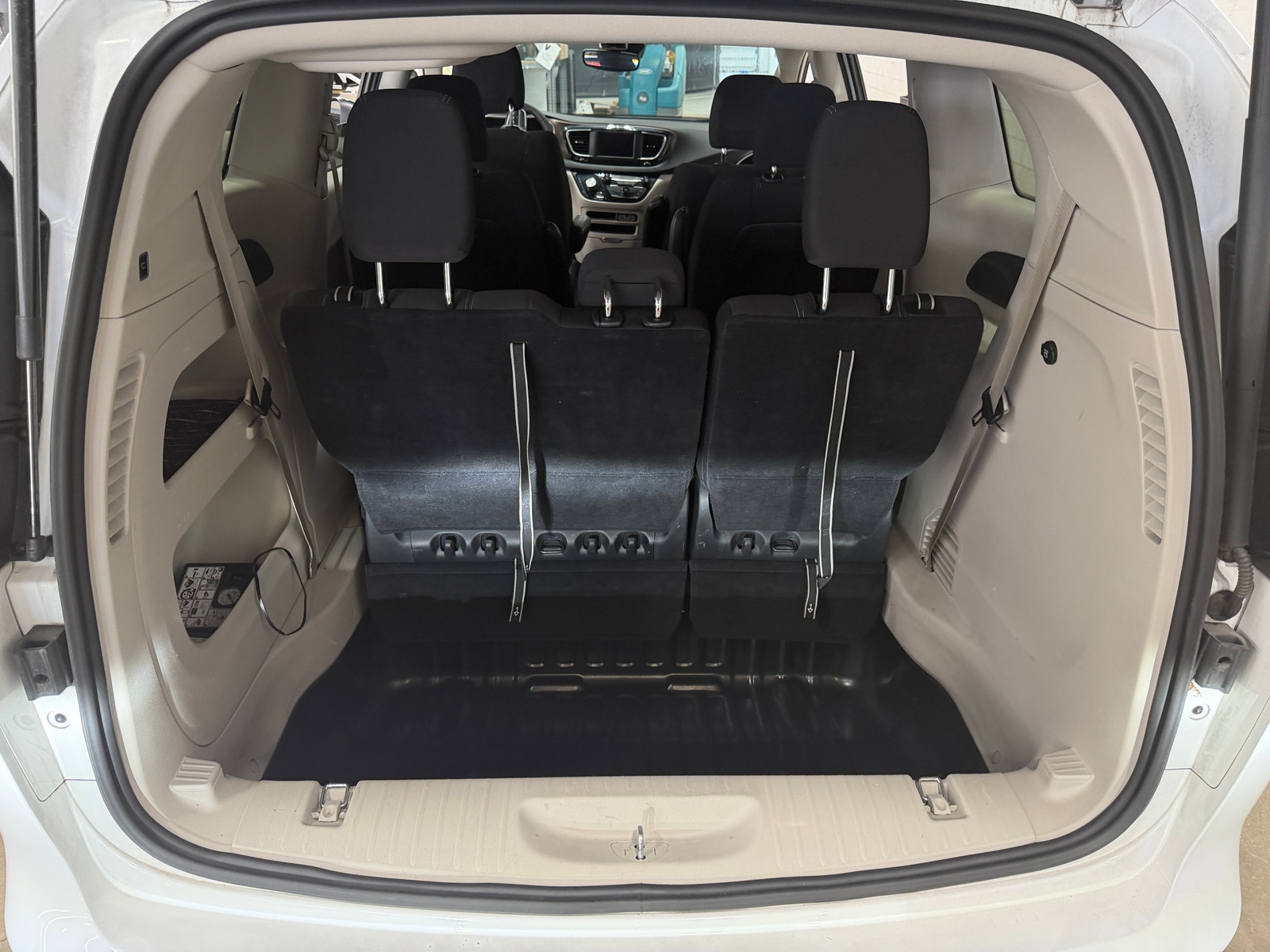 Thumbnail: 2024 Chrysler Voyager - 7
