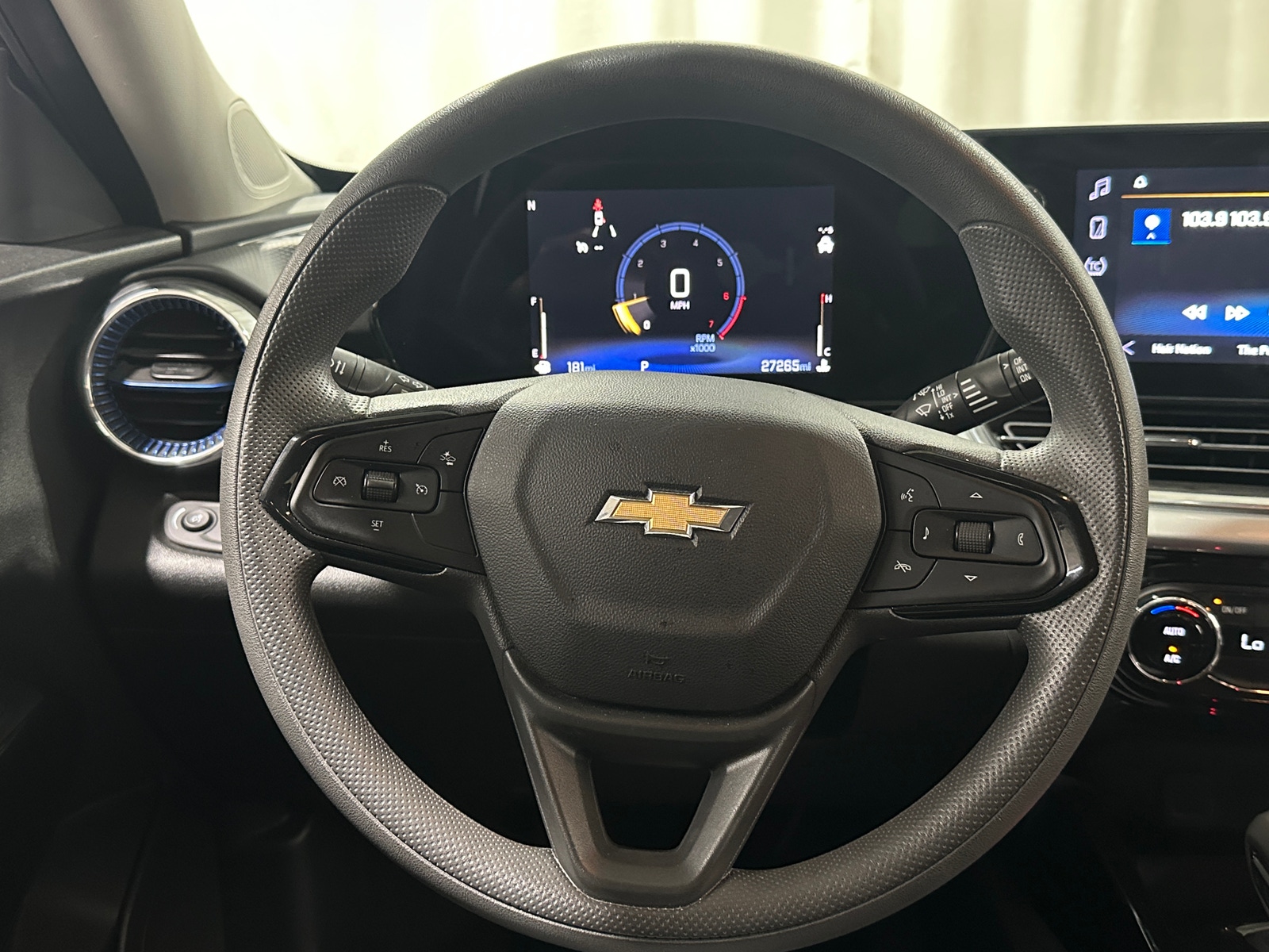 Thumbnail: 2025 Chevrolet Trax - 5