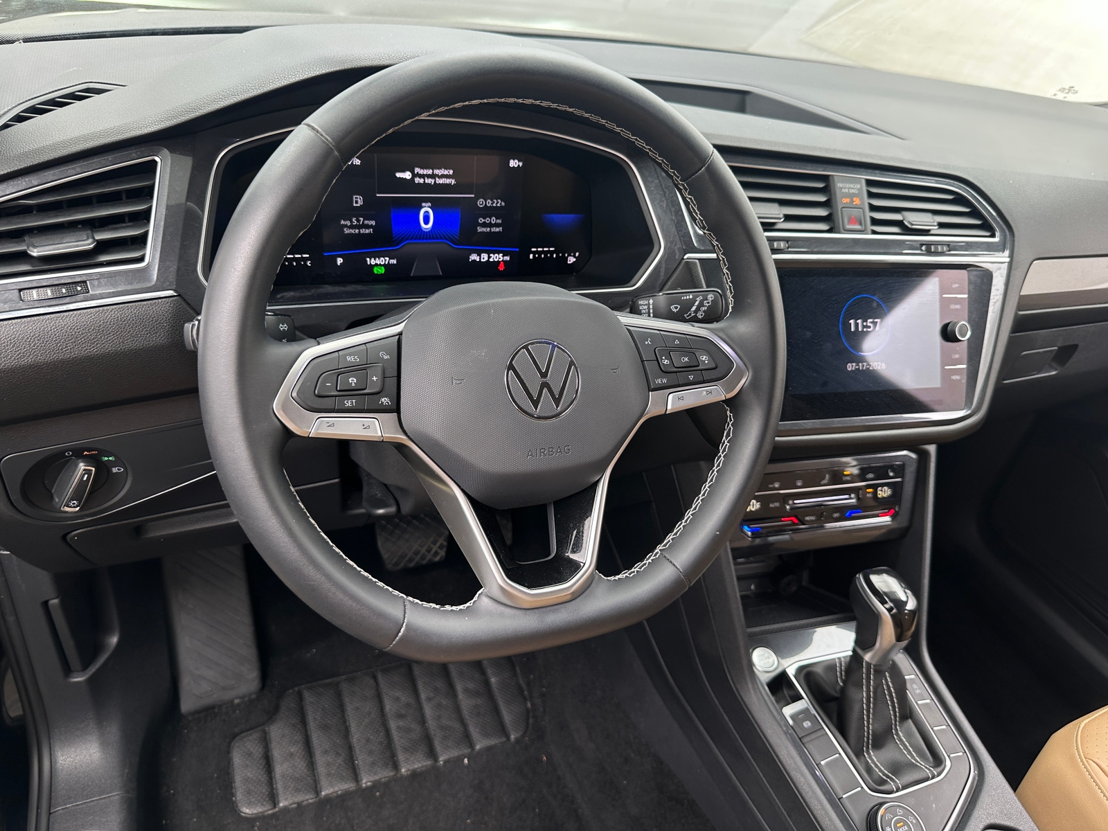Thumbnail: 2023 Volkswagen Tiguan - 4