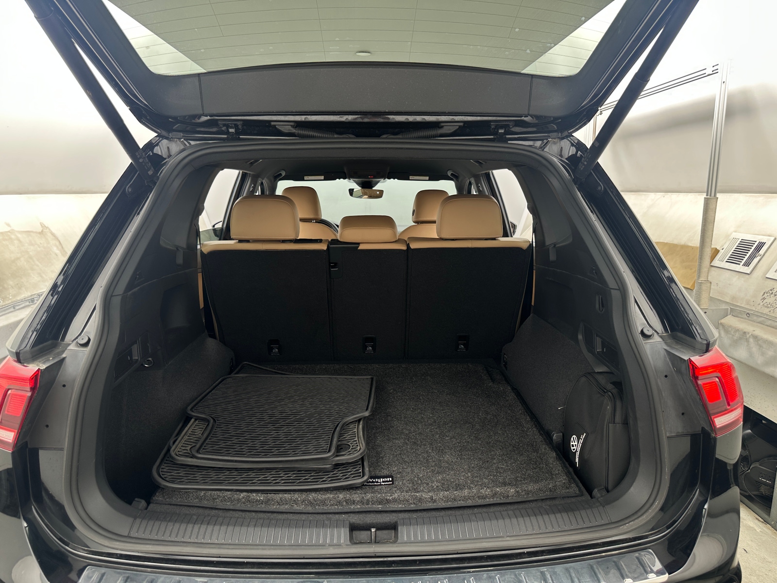 Thumbnail: 2023 Volkswagen Tiguan - 6