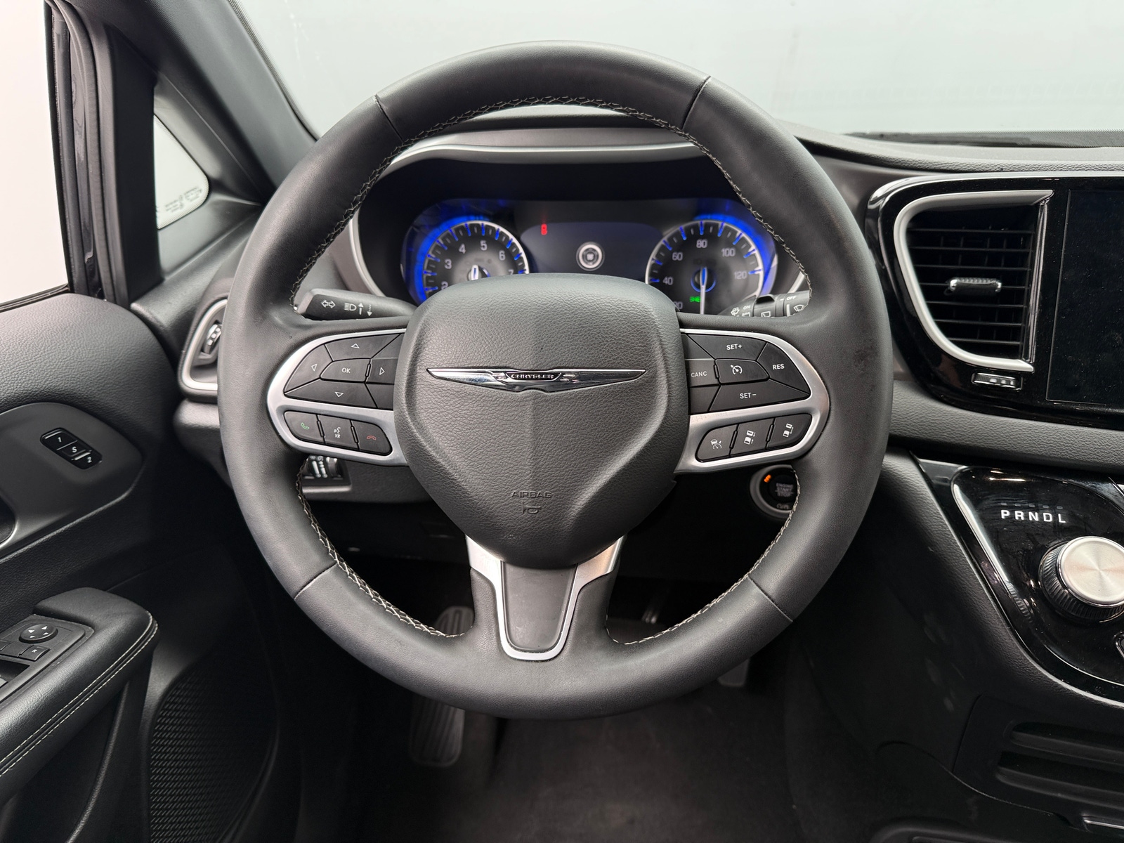 Thumbnail: 2025 Chrysler Pacifica - 4