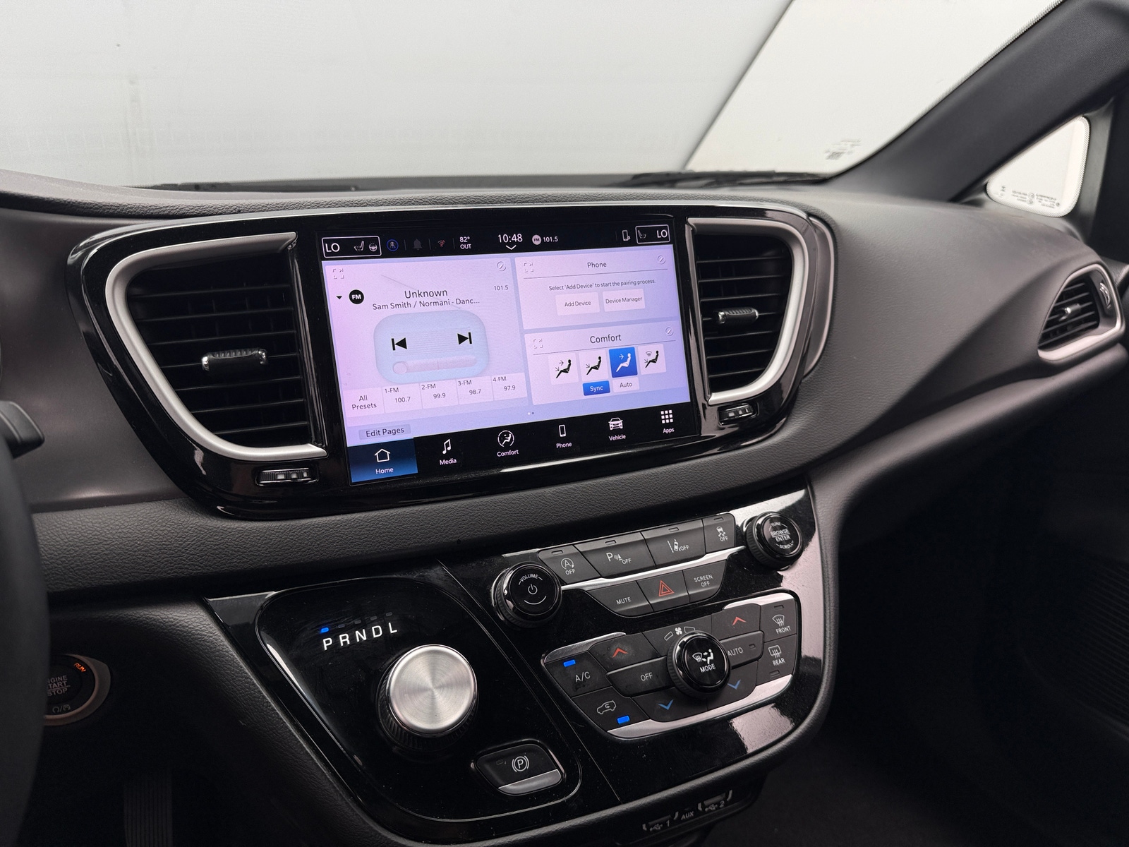 Thumbnail: 2025 Chrysler Pacifica - 3