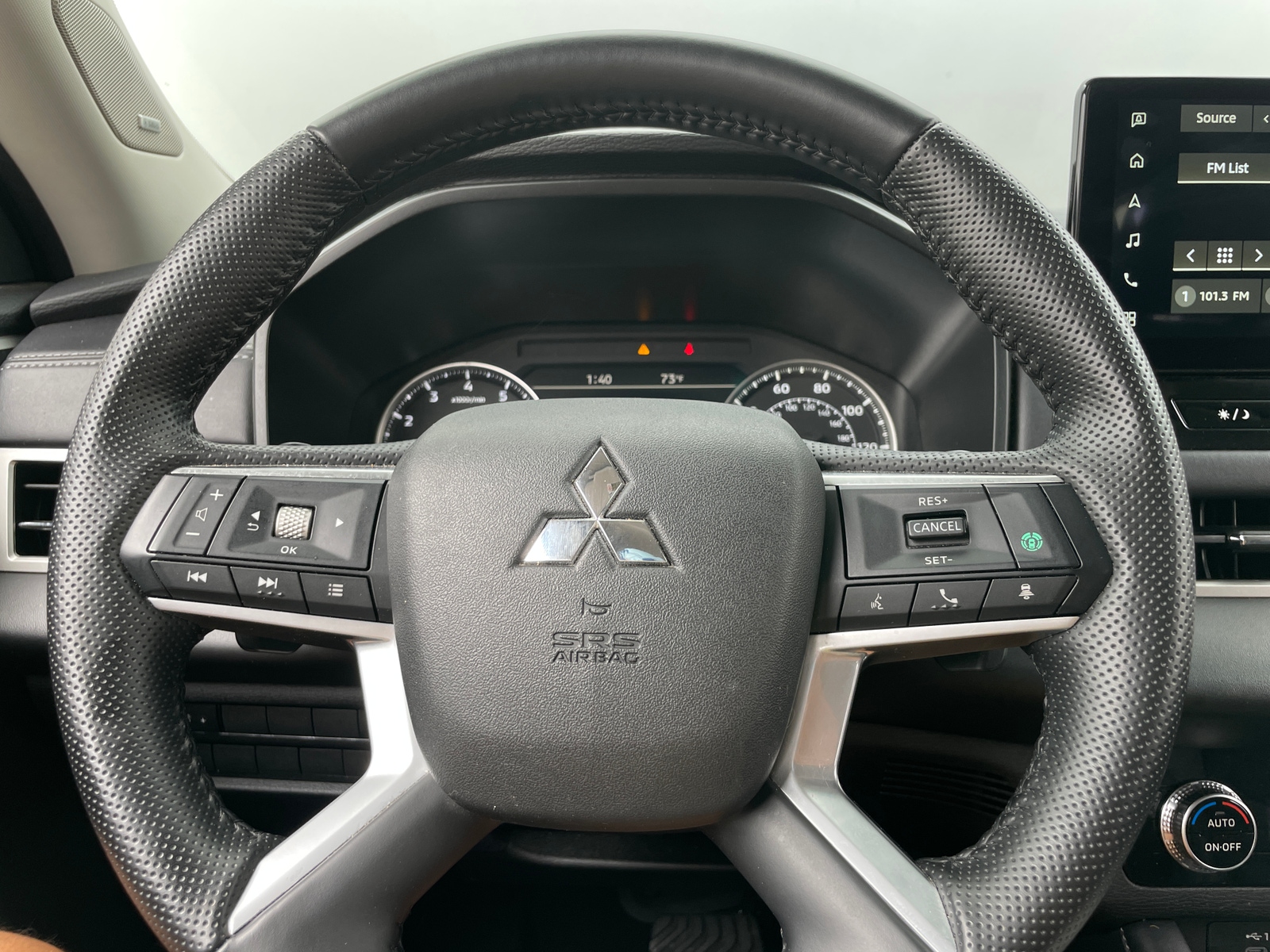 Thumbnail: 2025 Mitsubishi Outlander - 4
