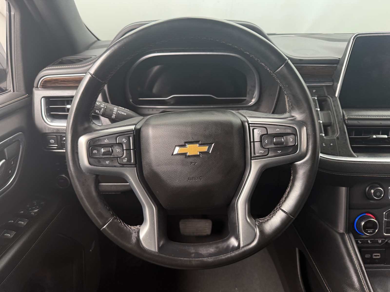 Thumbnail: 2023 Chevrolet Suburban - 4