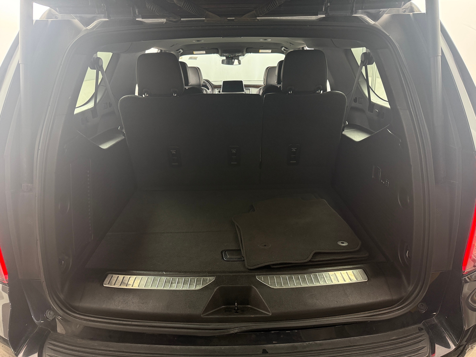 Thumbnail: 2023 Chevrolet Suburban - 6