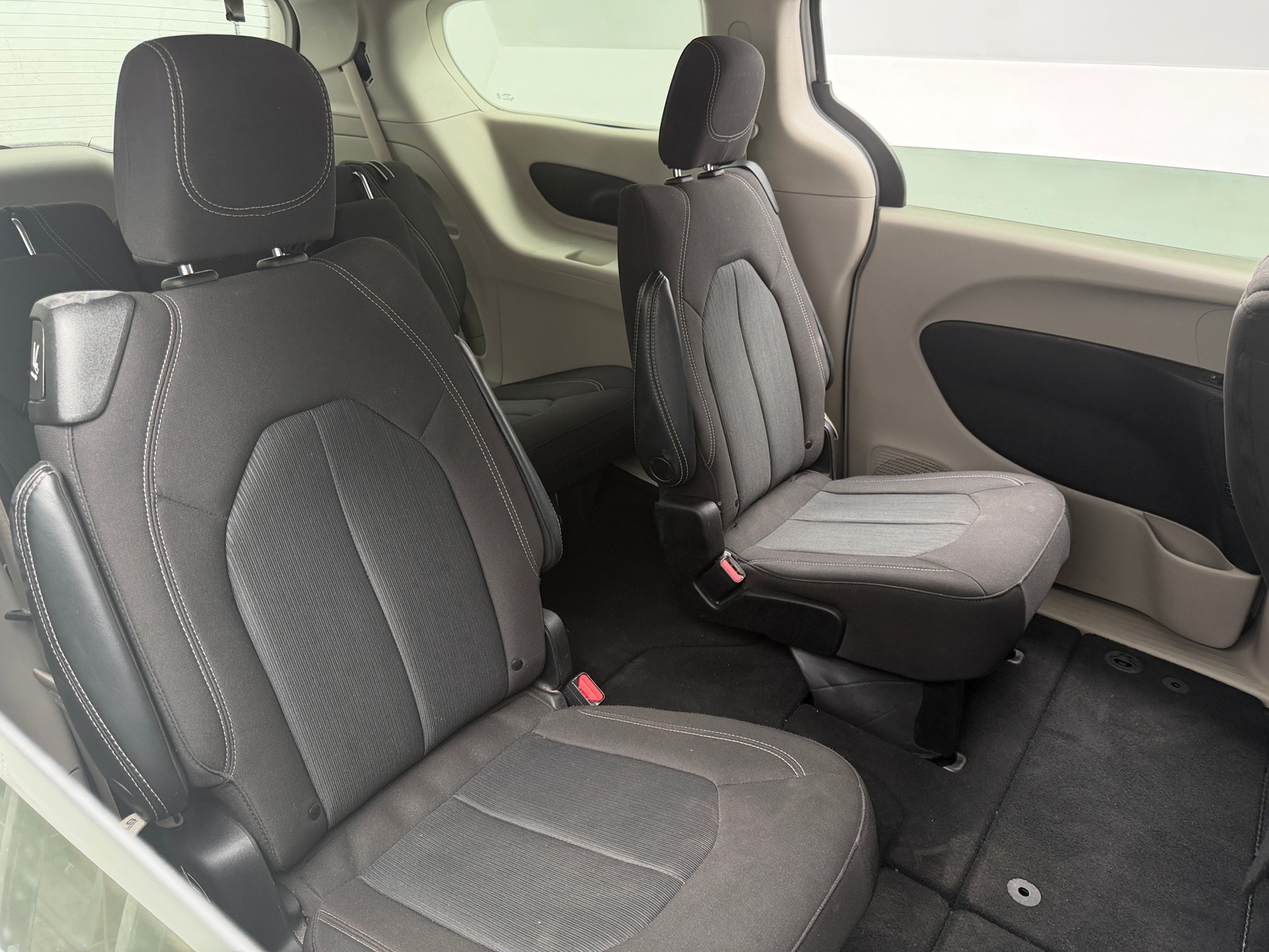 Thumbnail: 2023 Chrysler Voyager - 6