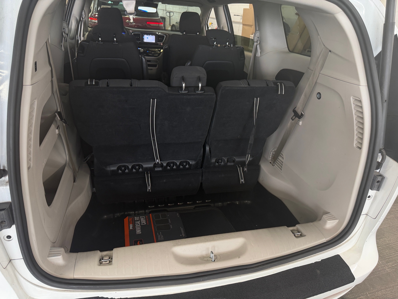Thumbnail: 2023 Chrysler Voyager - 7