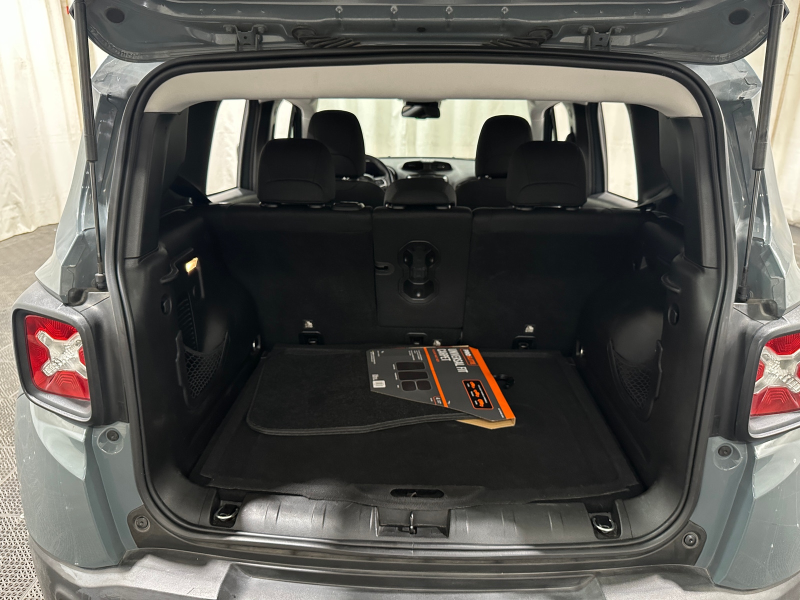 Thumbnail: 2018 Jeep Renegade - 7